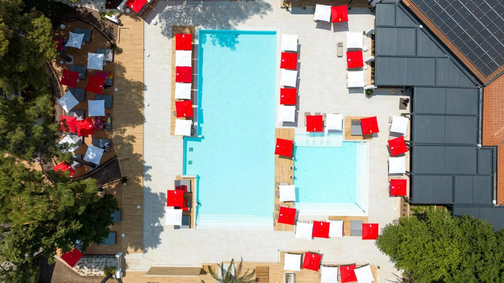 Swimming pool in Hotel Pelegrin Plava Laguna