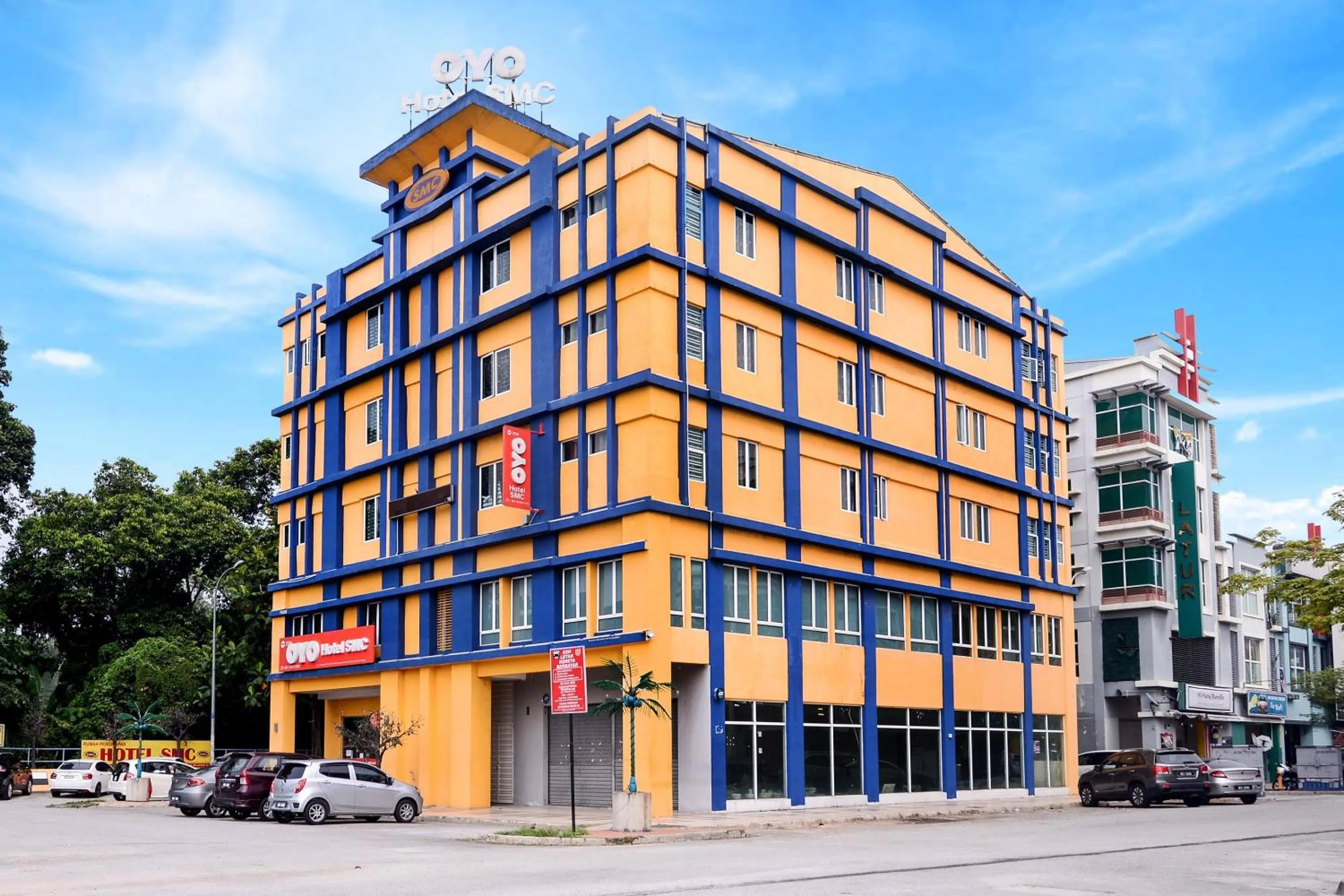 Facade/entrance in Hotel O SMC Alam Avenue