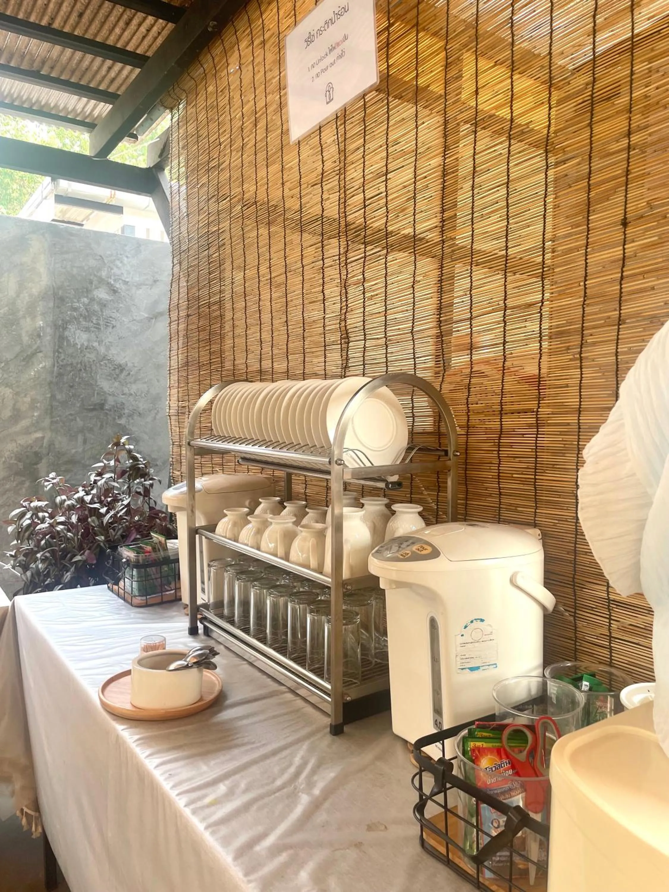 Restaurant/places to eat in Smaids Room