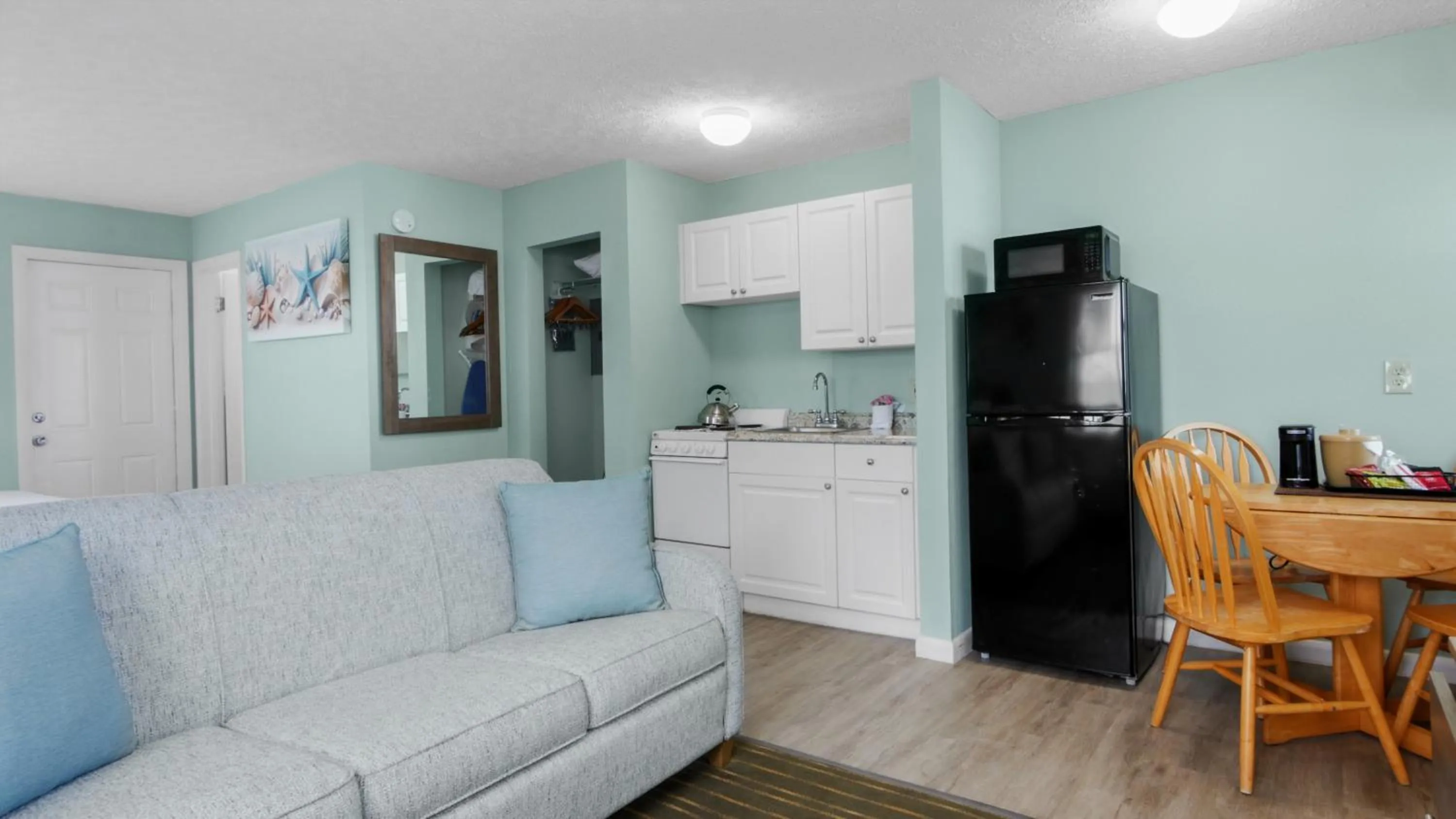 Kitchen or kitchenette in Ocean Court Beachfront Hotel