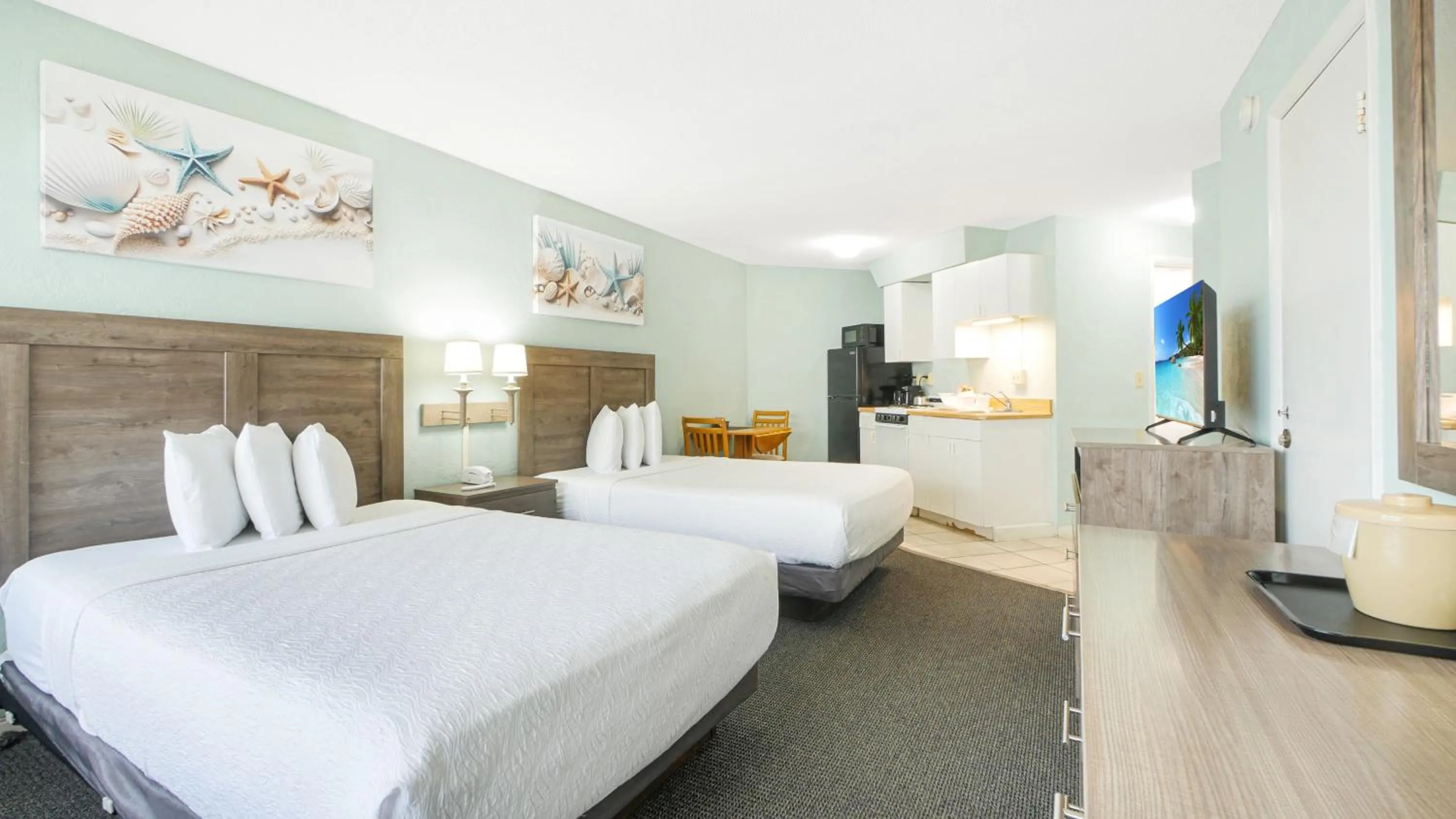 Photo of the whole room, Bed in Ocean Court Beachfront Hotel