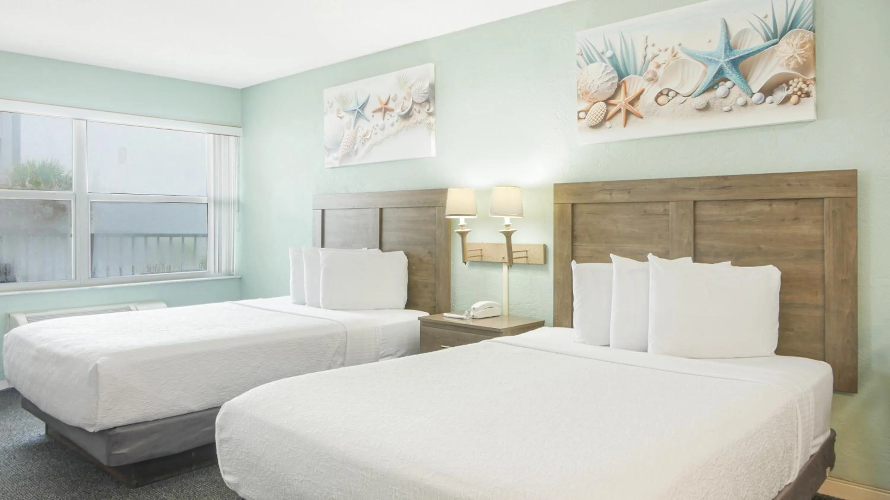 Bed in Ocean Court Beachfront Hotel