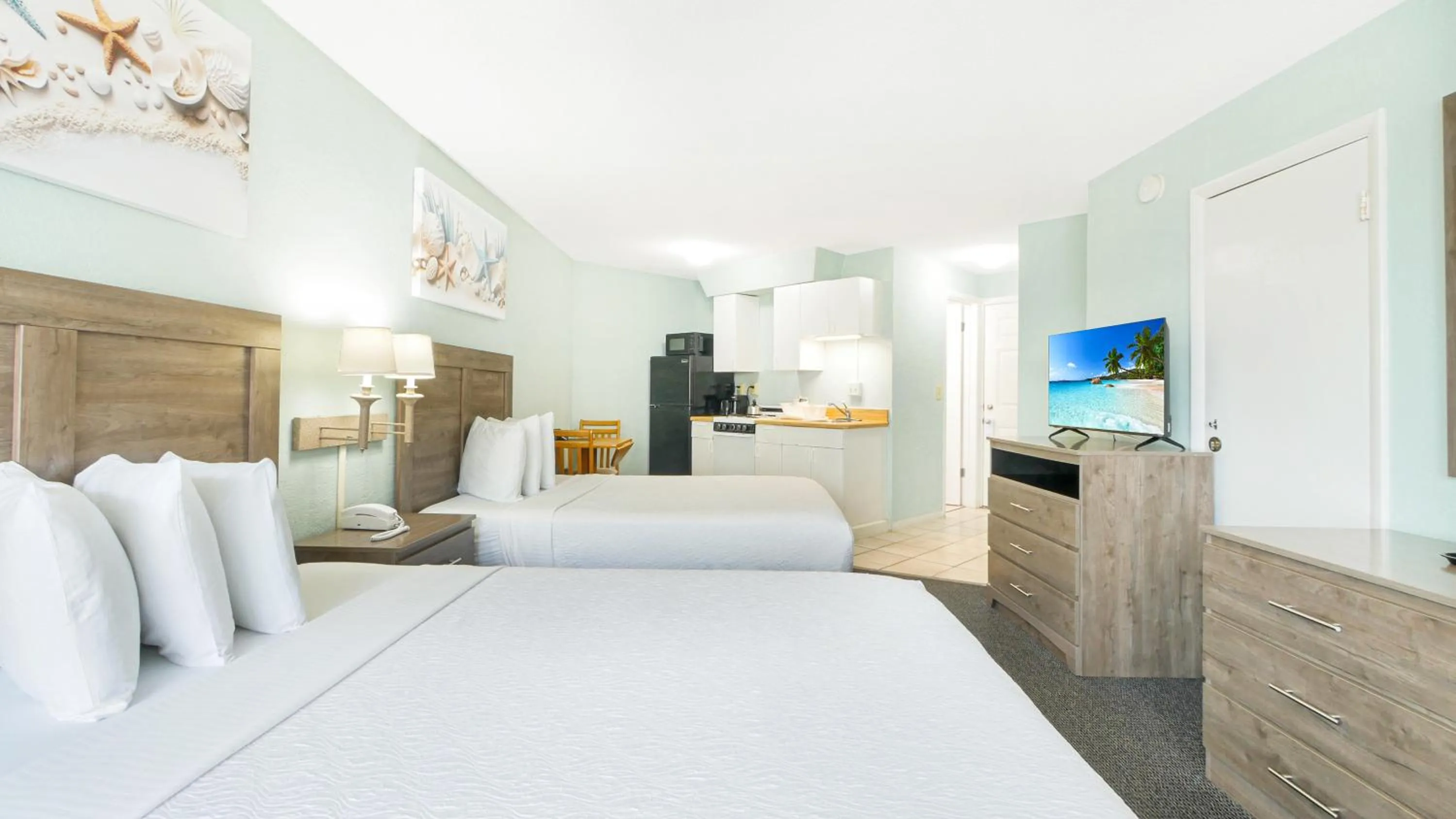 Photo of the whole room, Bed in Ocean Court Beachfront Hotel