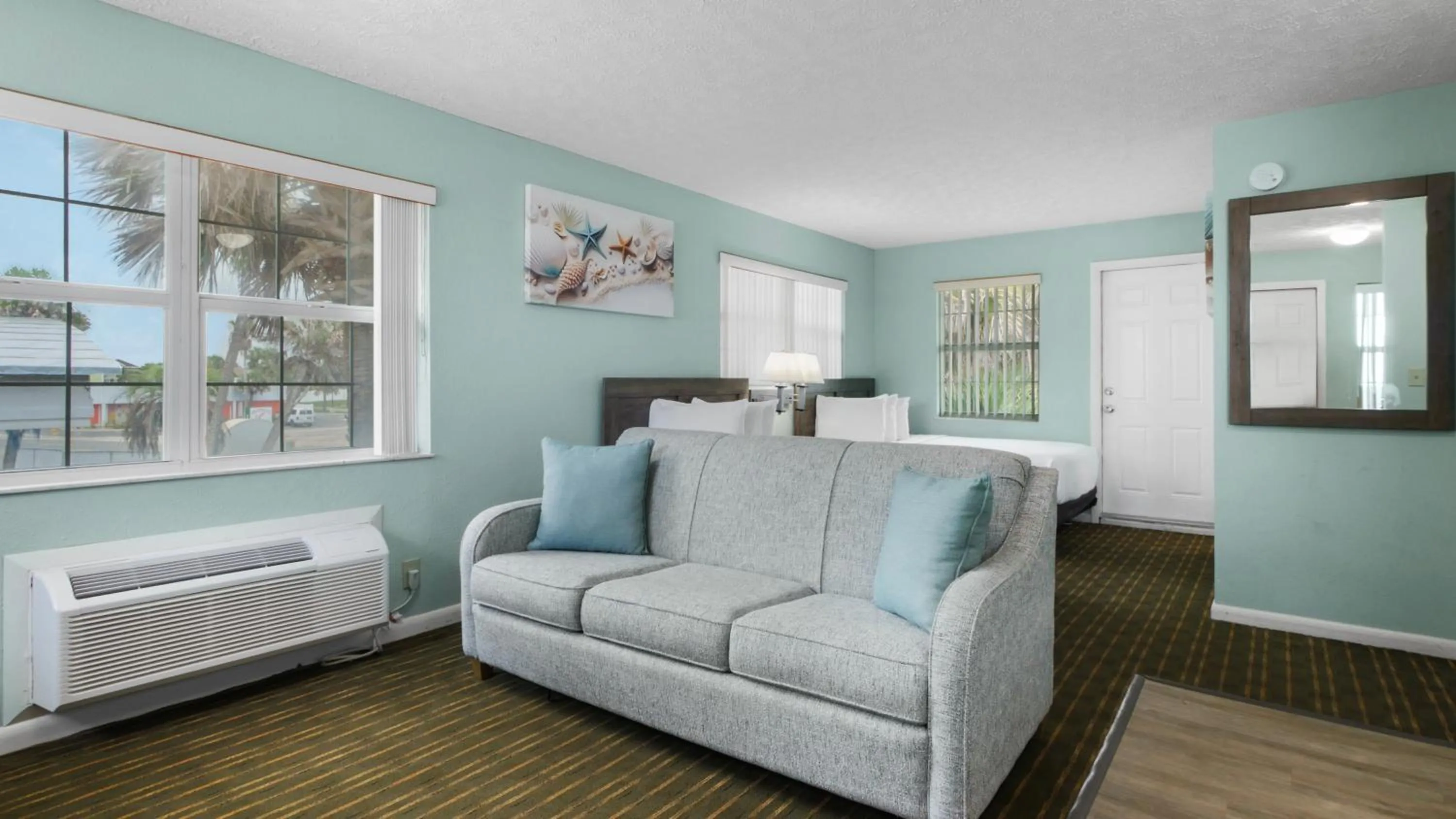 Bed in Ocean Court Beachfront Hotel