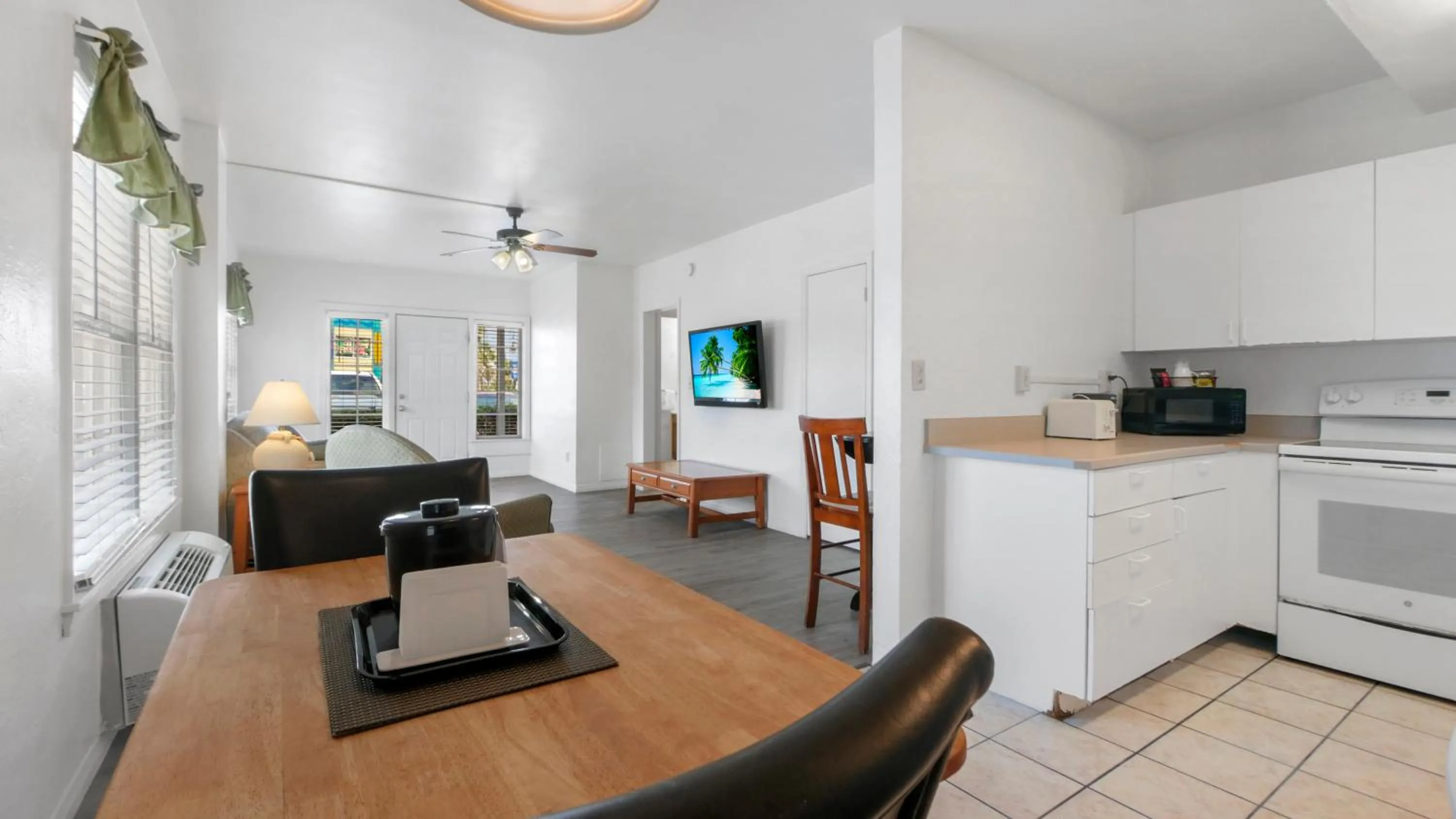 Living room in Ocean Court Beachfront Hotel