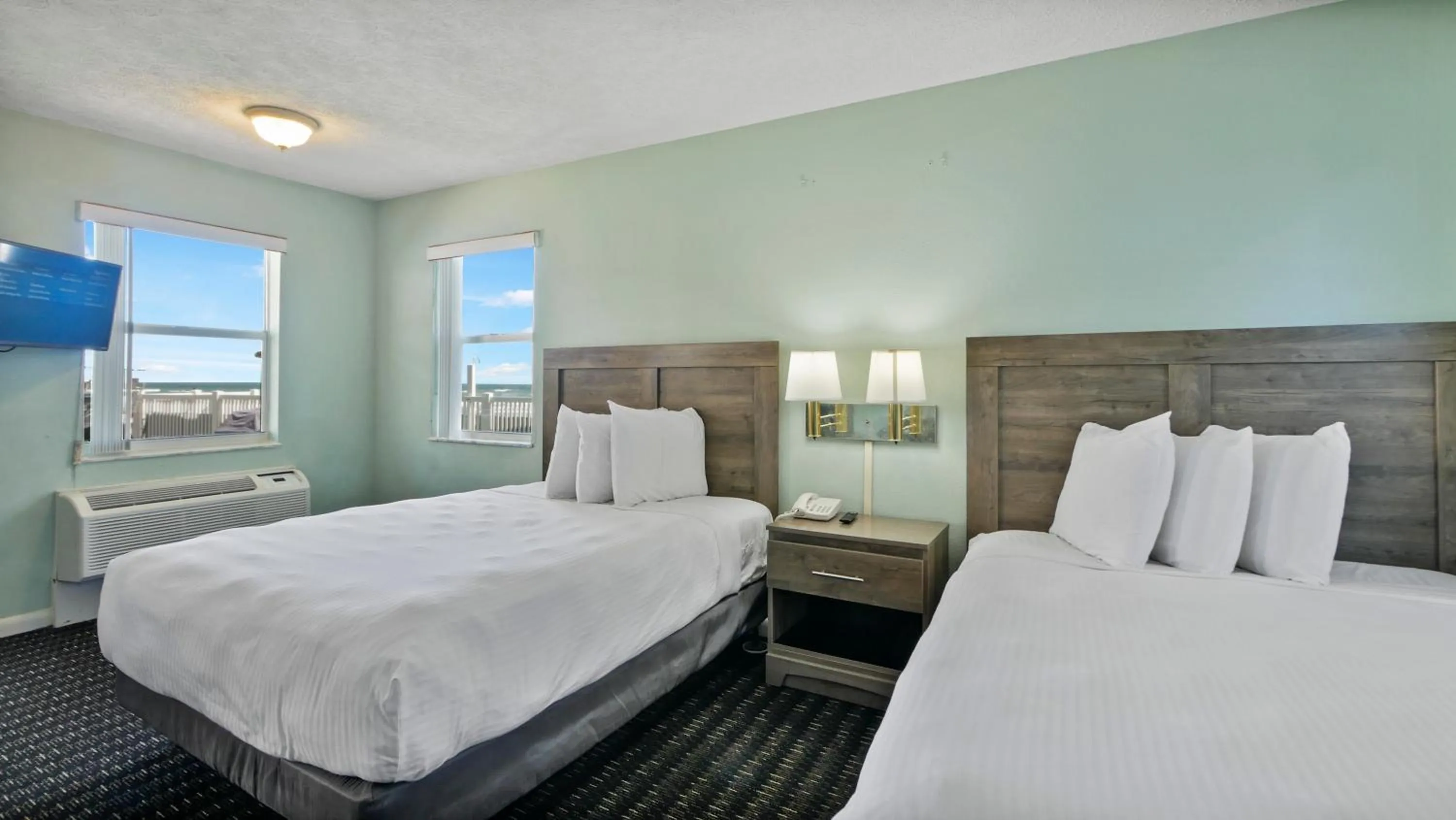 Bed in Ocean Court Beachfront Hotel