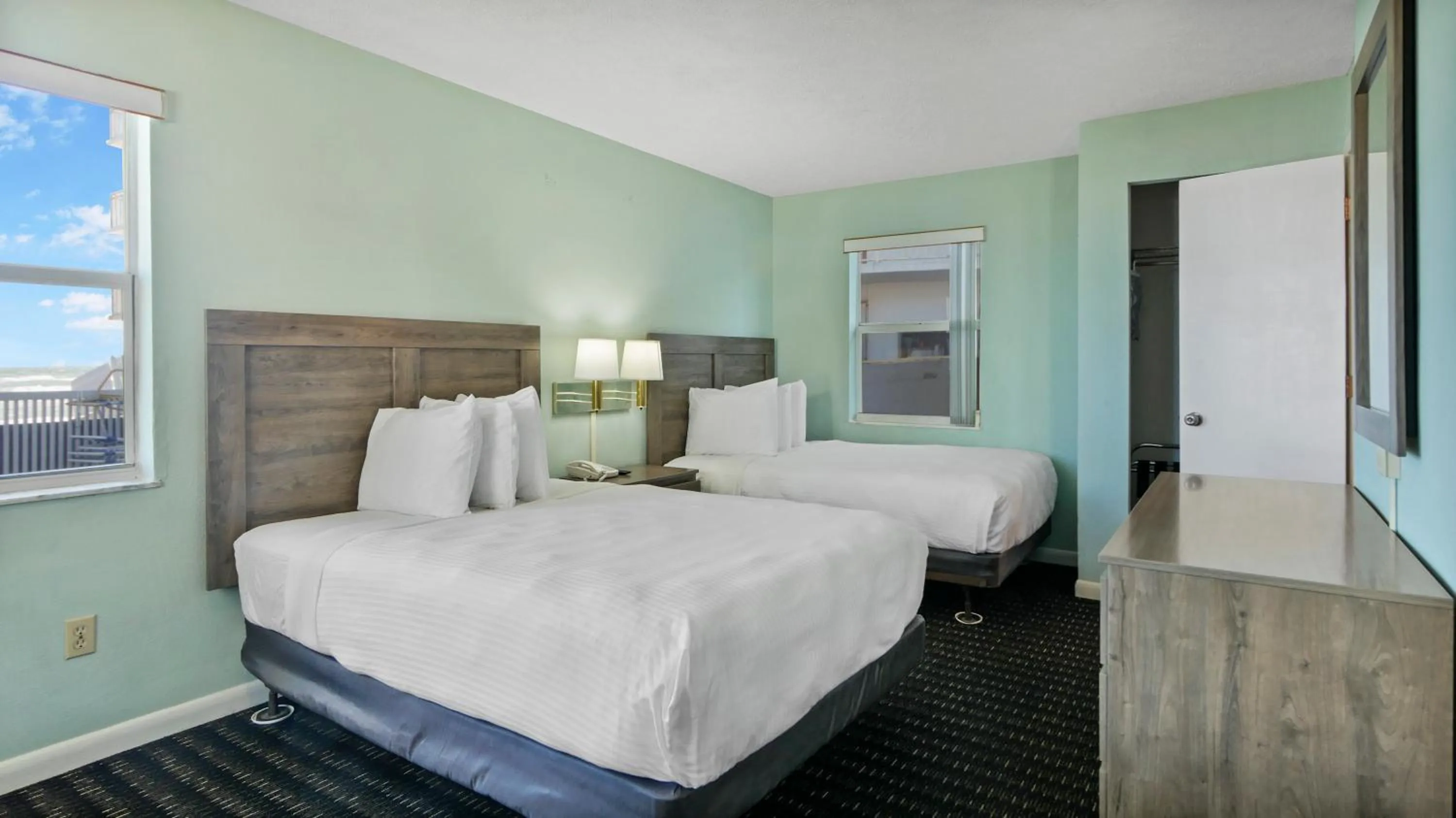 Bed in Ocean Court Beachfront Hotel