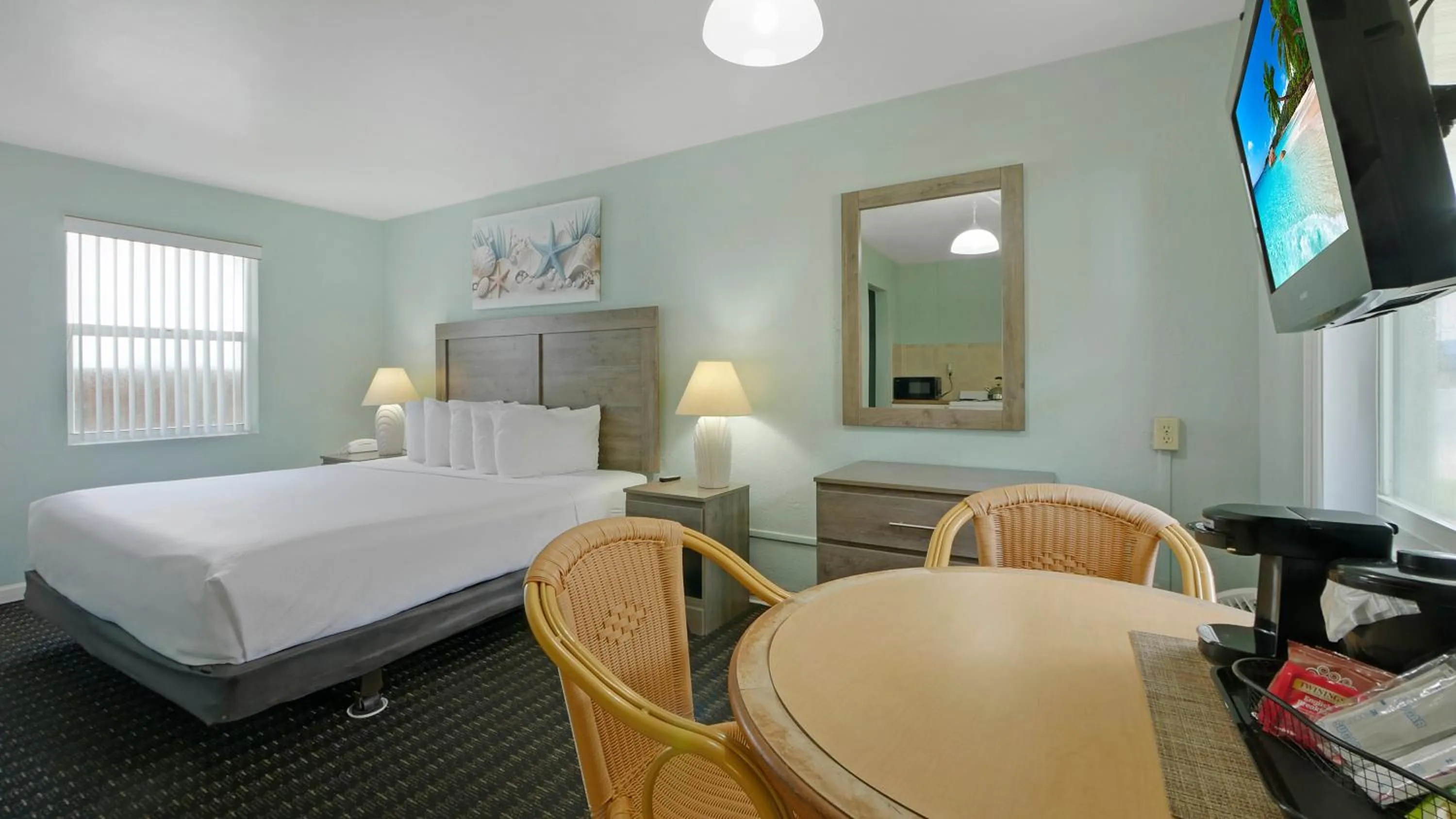 Bed in Ocean Court Beachfront Hotel