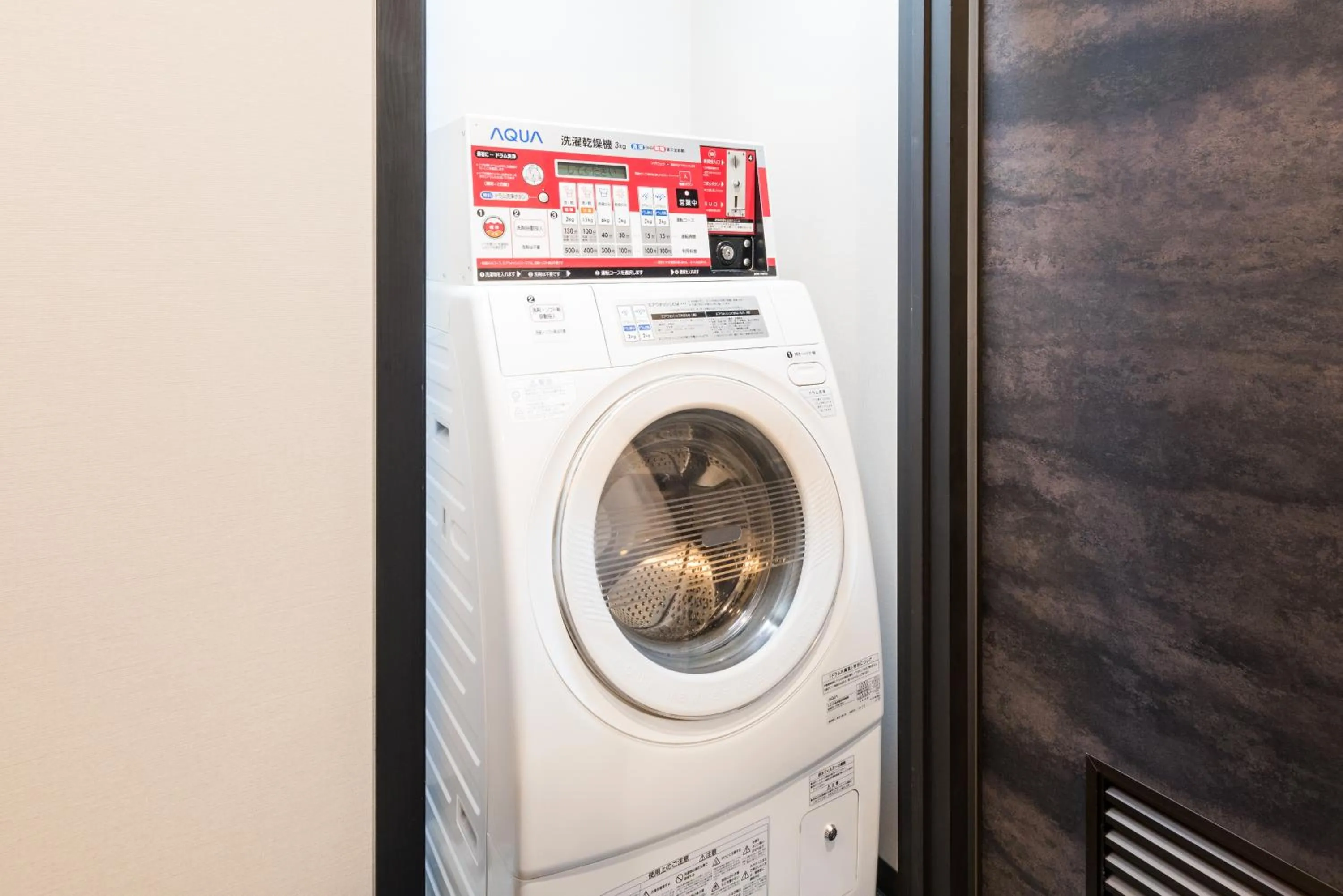 Communal lounge/ TV room in Drop Inn Tottori