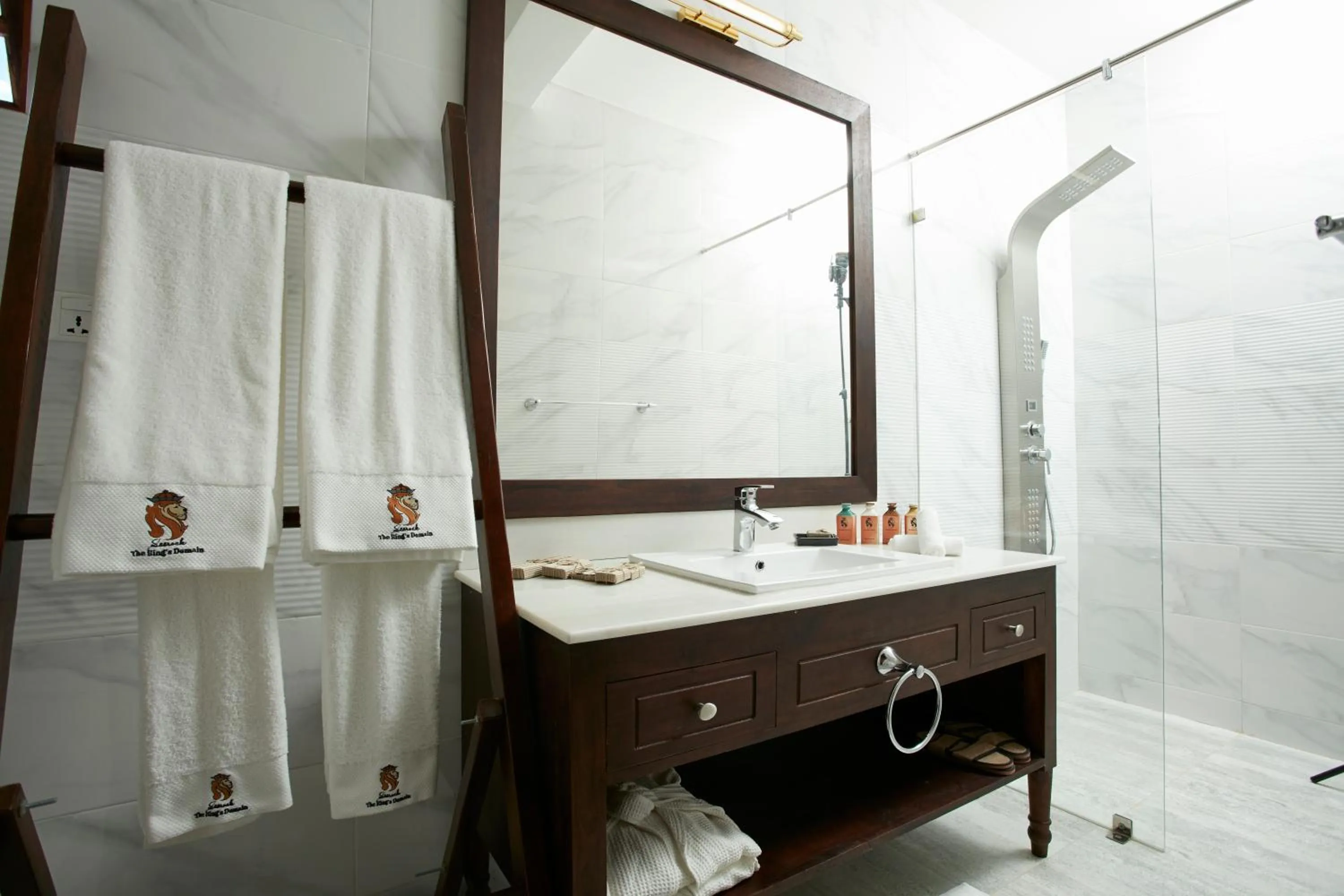 Shower in Seerock The King's Domain, Boutique Hotel
