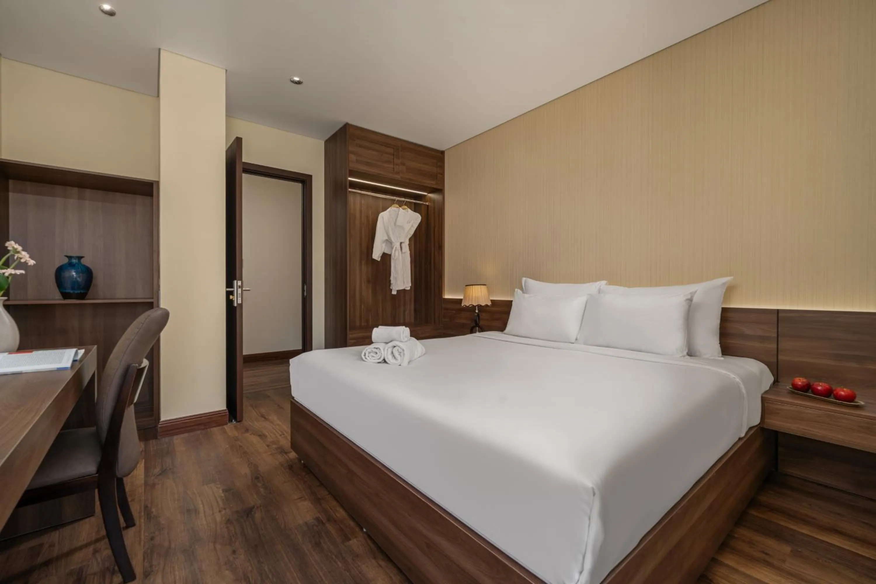 Bed in Palazzo Luxury Hotel & Bistro - Central My Khe Beach Walking Street