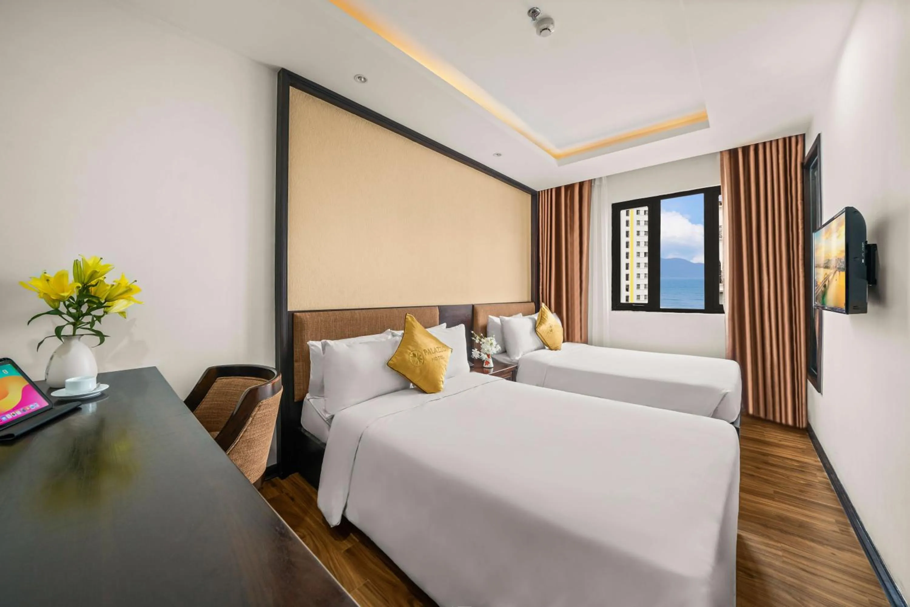 Bed in Palazzo Luxury Hotel & Bistro - Central My Khe Beach Walking Street