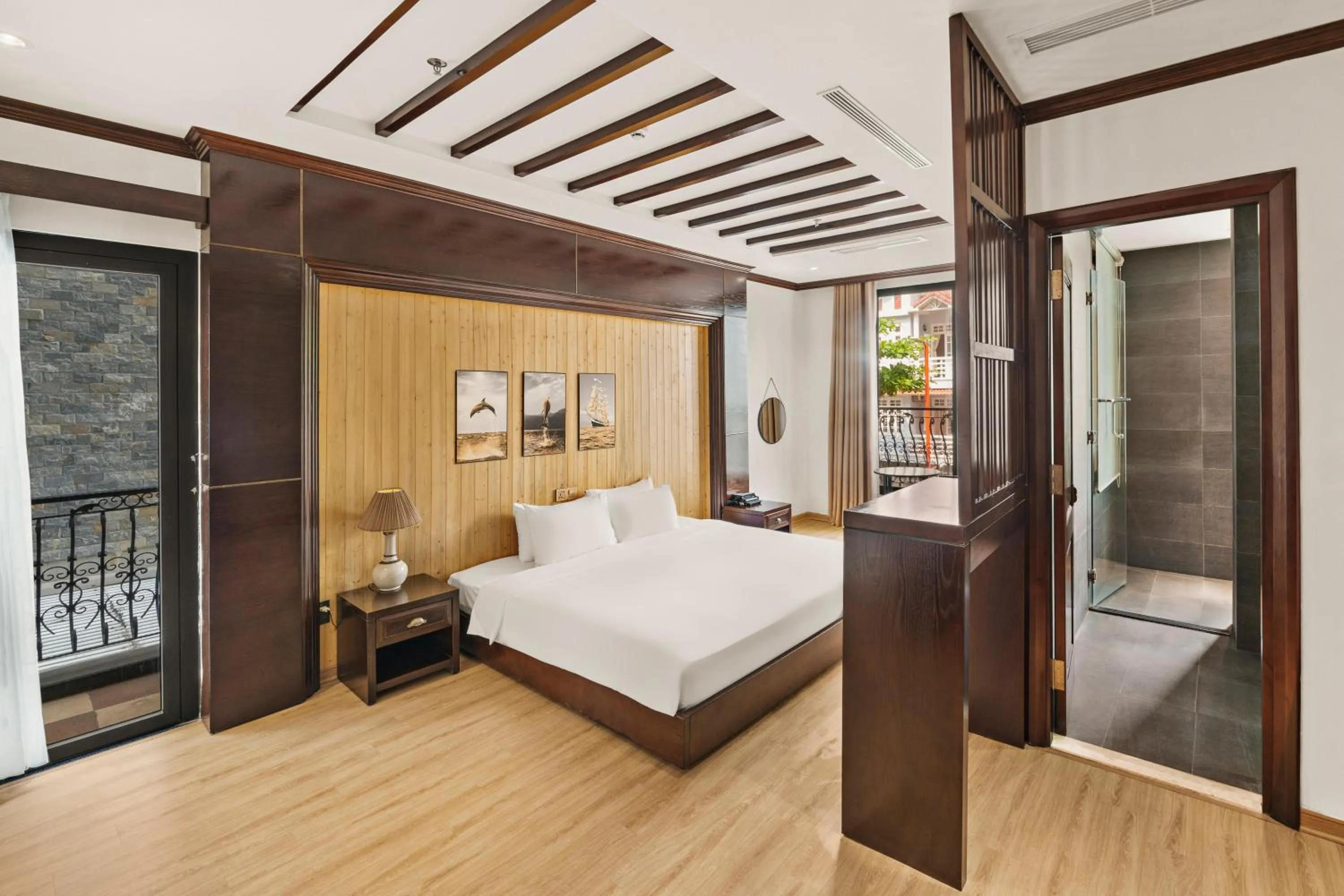 Bed in Palazzo Luxury Hotel & Bistro - Central My Khe Beach Walking Street