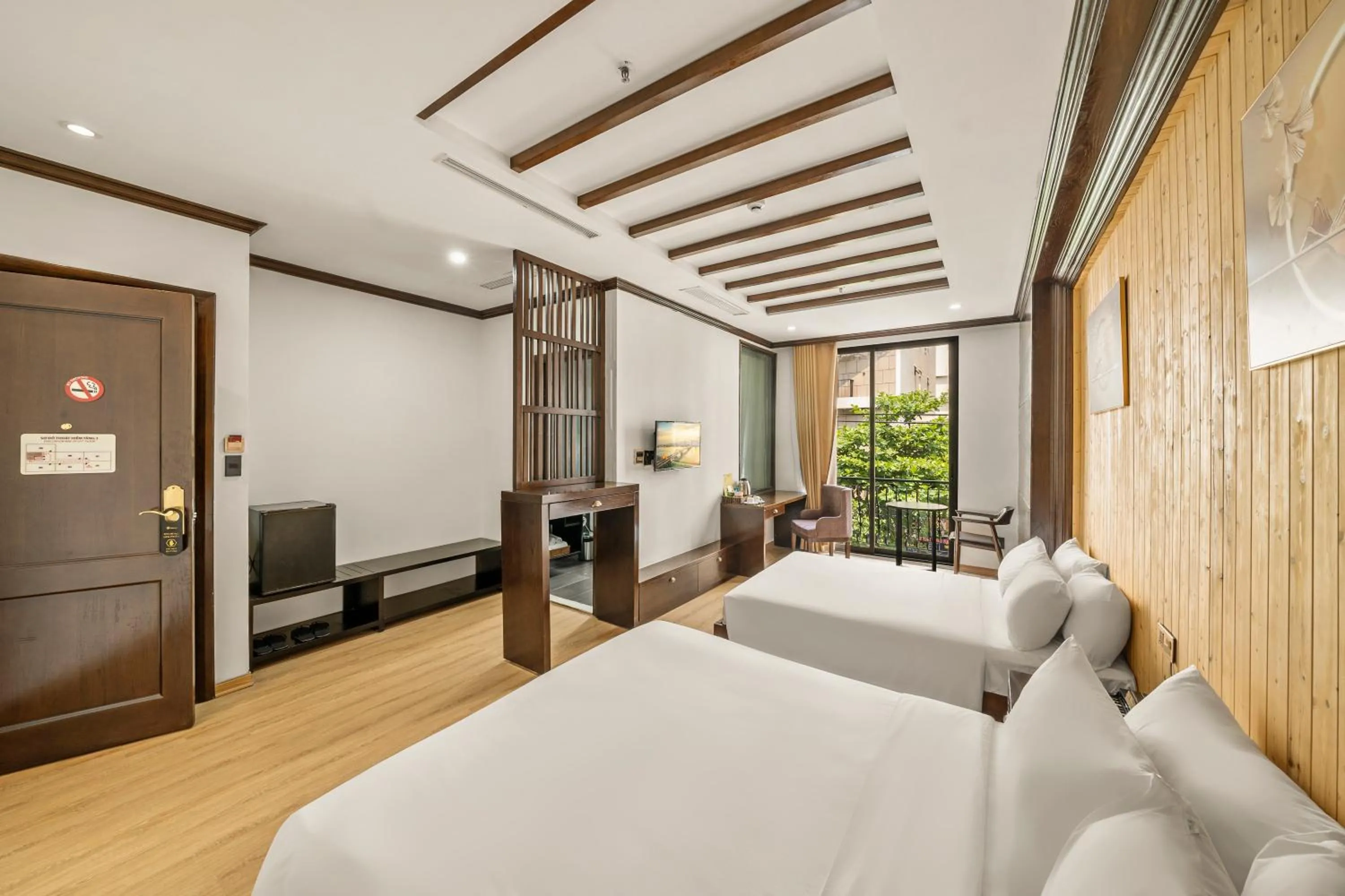 Bed in Palazzo Luxury Hotel & Bistro - Central My Khe Beach Walking Street