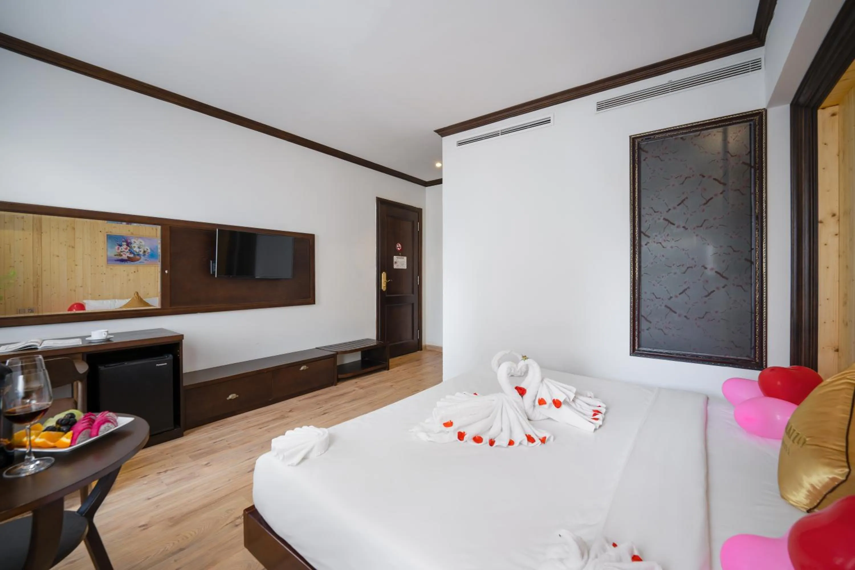 Bedroom, Bed in Palazzo Luxury Hotel & Bistro - Central My Khe Beach Walking Street