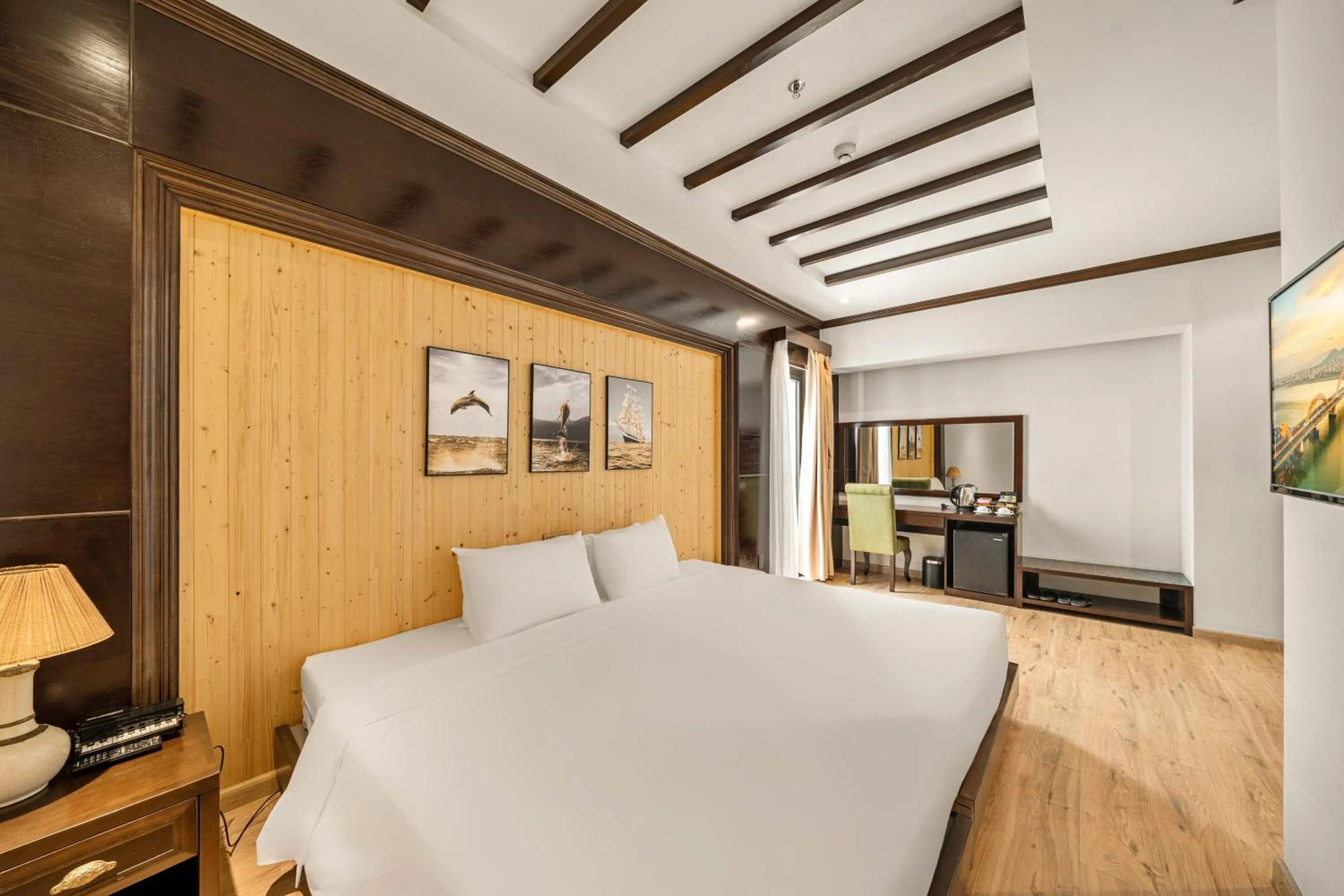 TV and multimedia, Bed in Palazzo Luxury Hotel & Bistro - Central My Khe Beach Walking Street