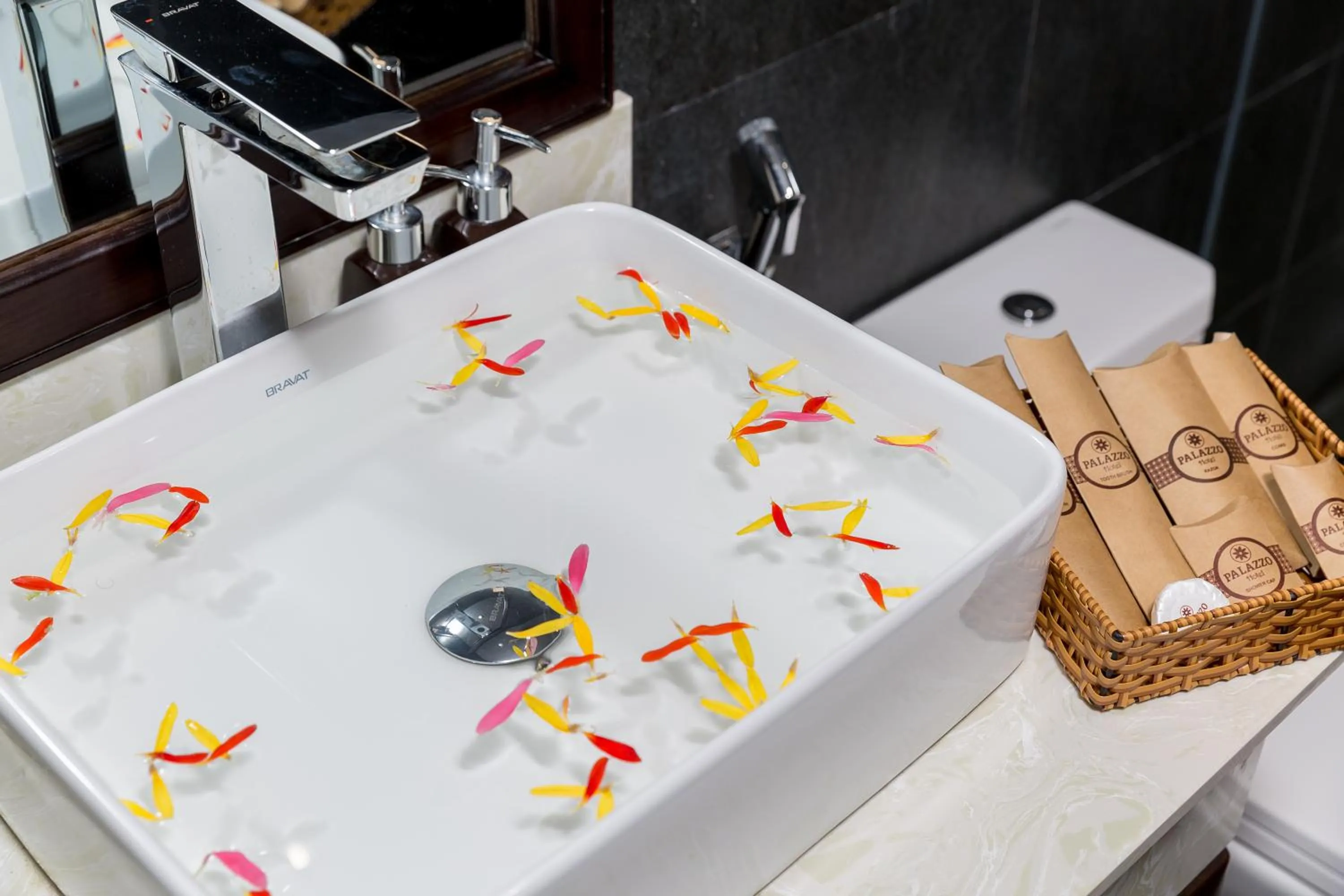 Bed in Palazzo Luxury Hotel & Bistro - Central My Khe Beach Walking Street