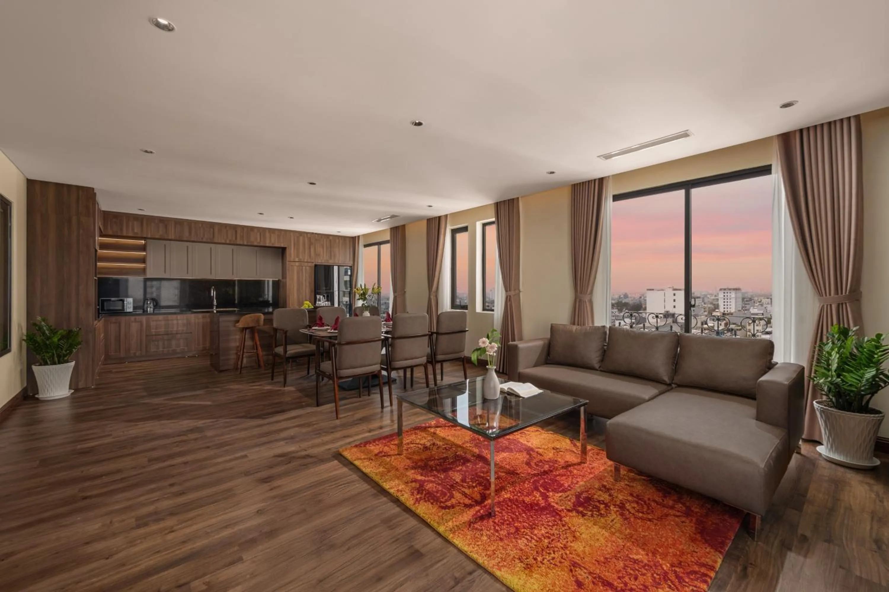 Communal lounge/ TV room in Palazzo Luxury Hotel & Bistro - Central My Khe Beach Walking Street