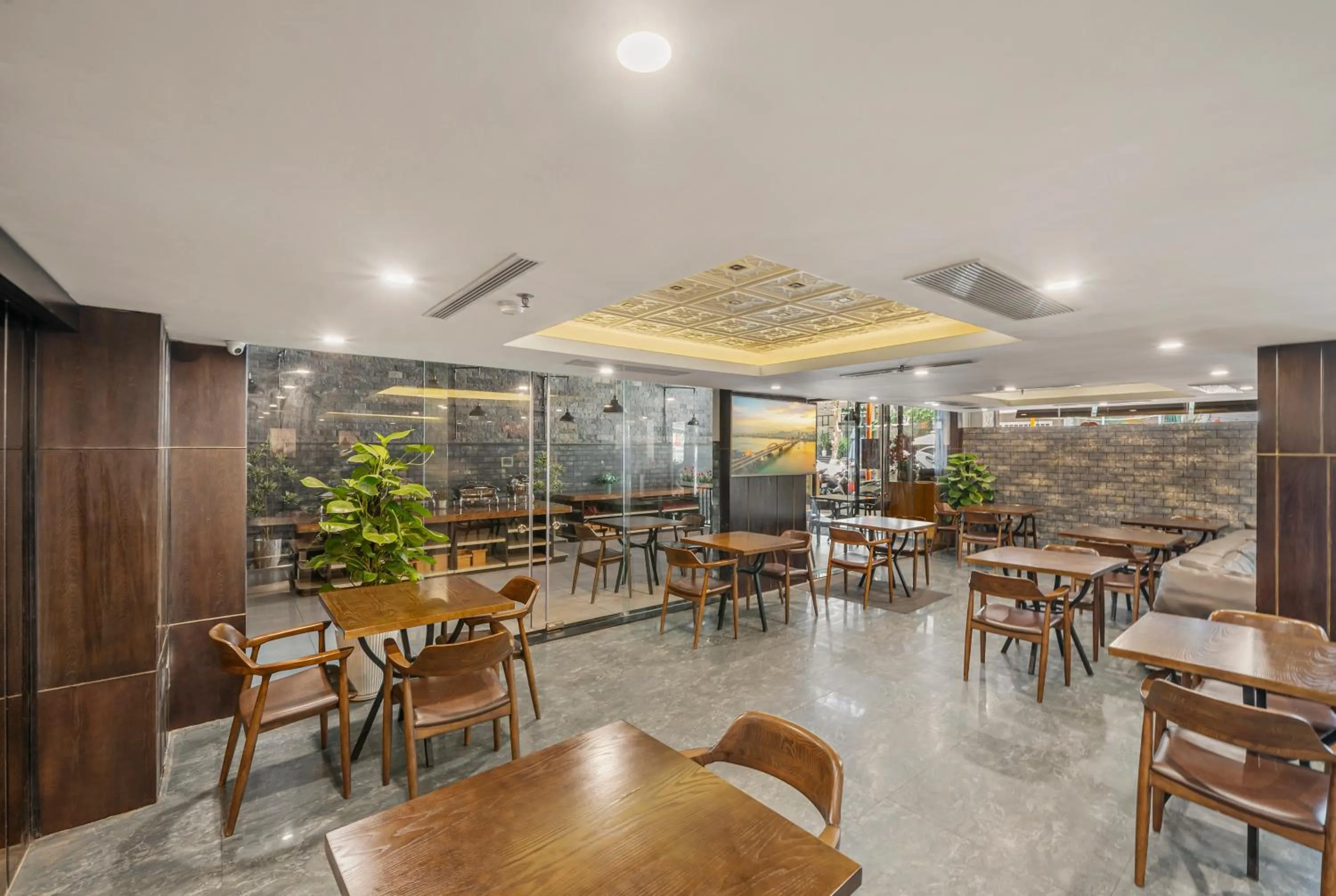 Restaurant/places to eat in Palazzo Luxury Hotel & Bistro - Central My Khe Beach Walking Street