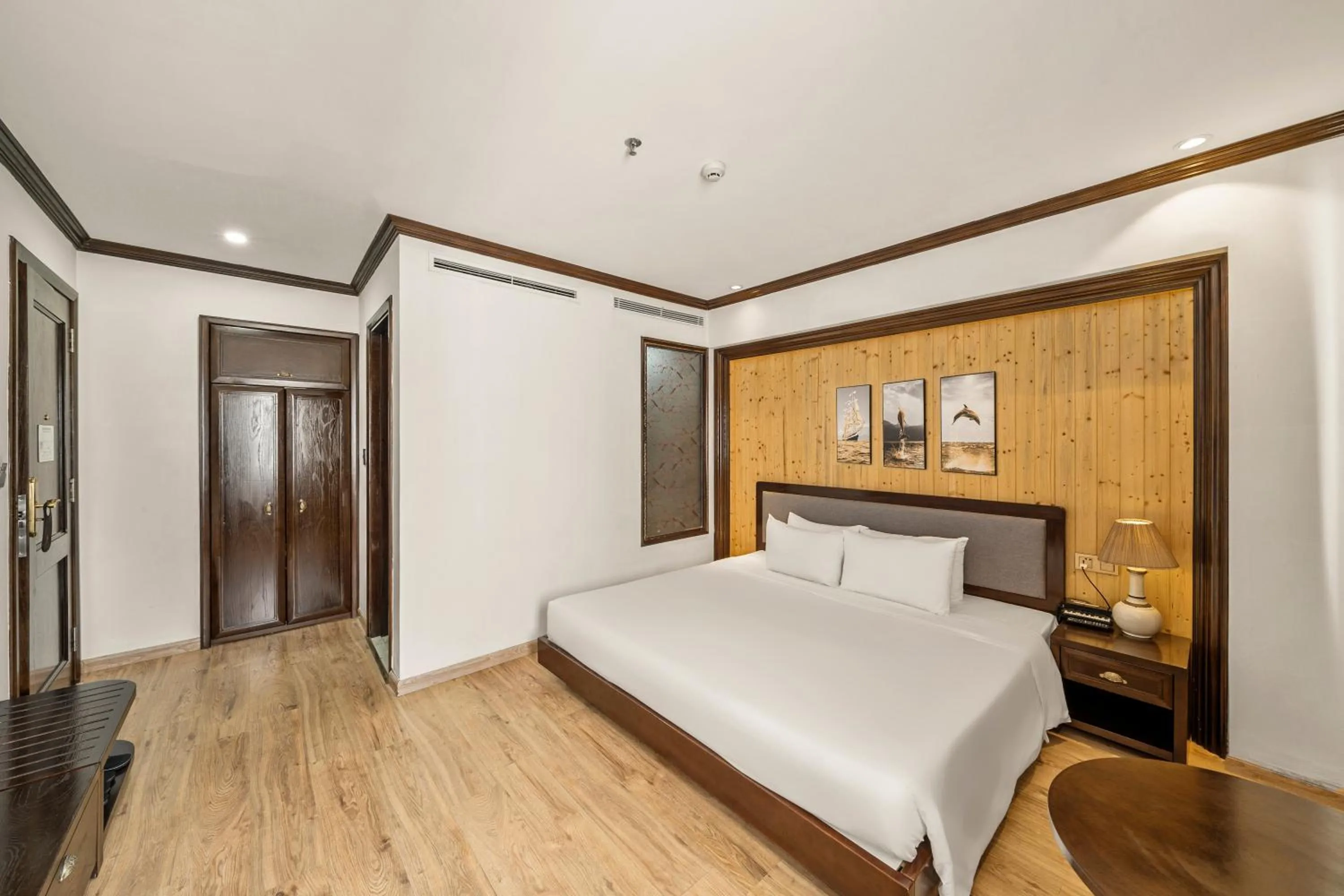 Bed in Palazzo Luxury Hotel & Bistro - Central My Khe Beach Walking Street