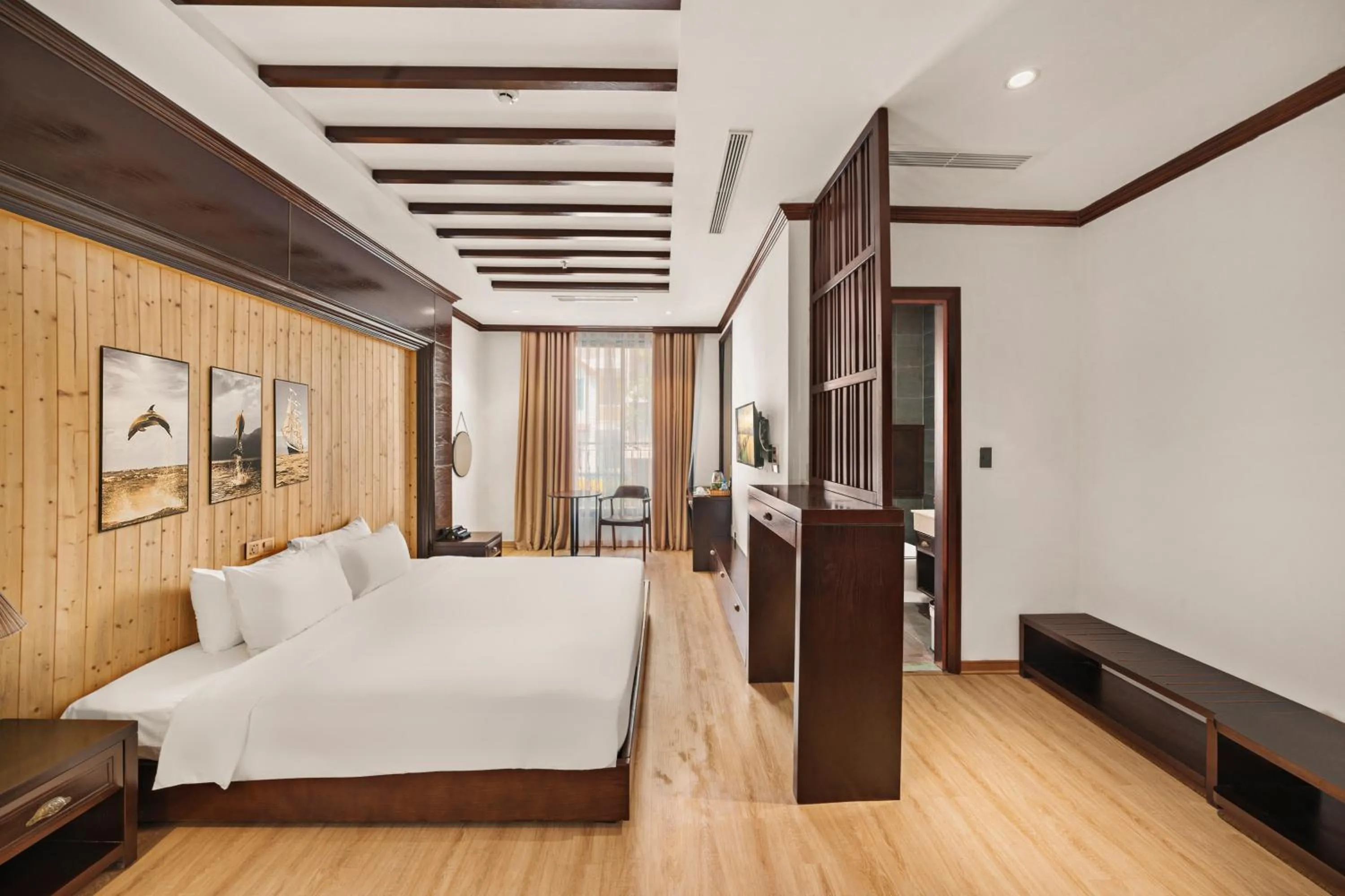 Bed in Palazzo Luxury Hotel & Bistro - Central My Khe Beach Walking Street