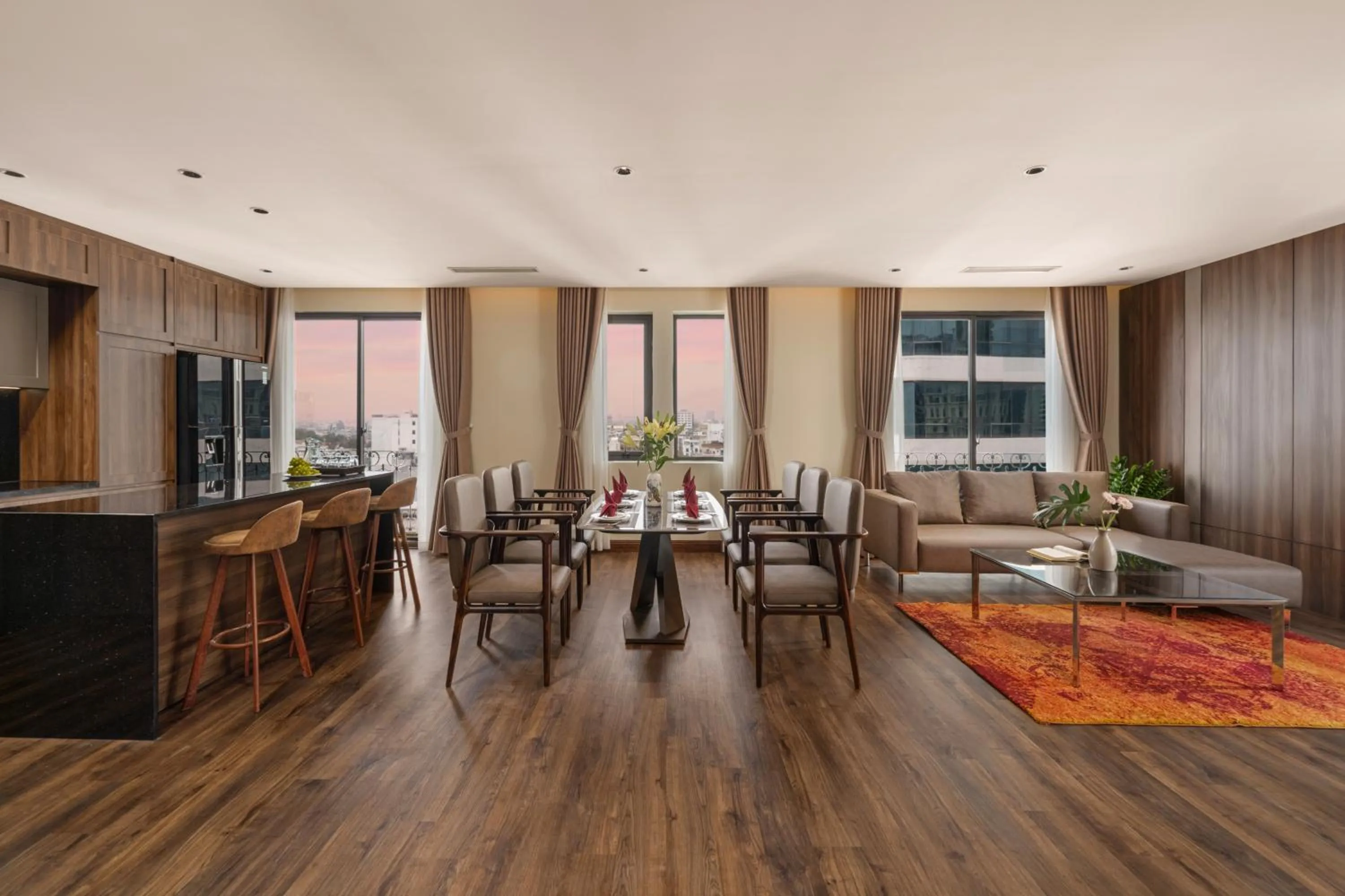 Communal lounge/ TV room in Palazzo Luxury Hotel & Bistro - Central My Khe Beach Walking Street