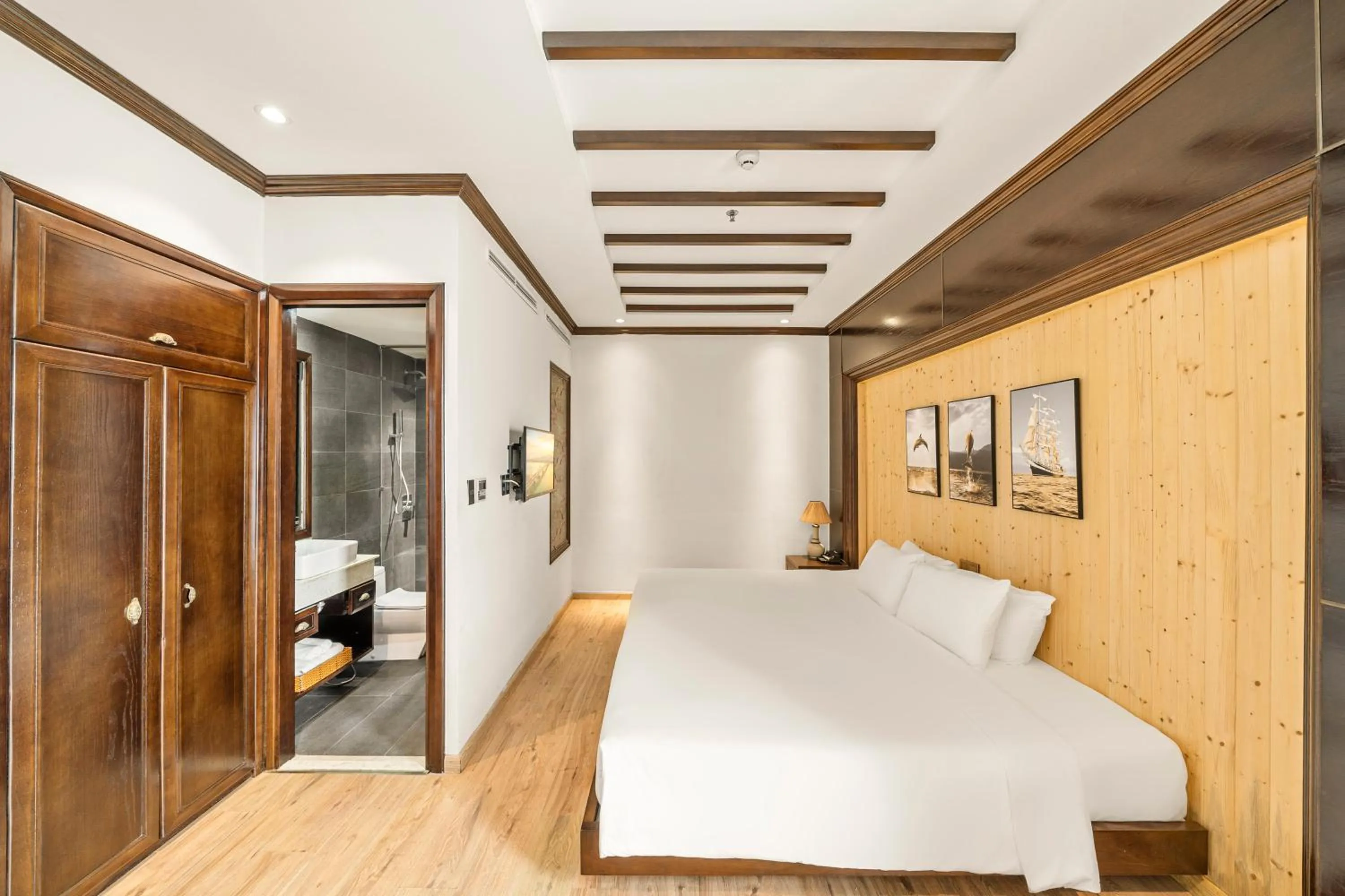 Bedroom, Bed in Palazzo Luxury Hotel & Bistro - Central My Khe Beach Walking Street