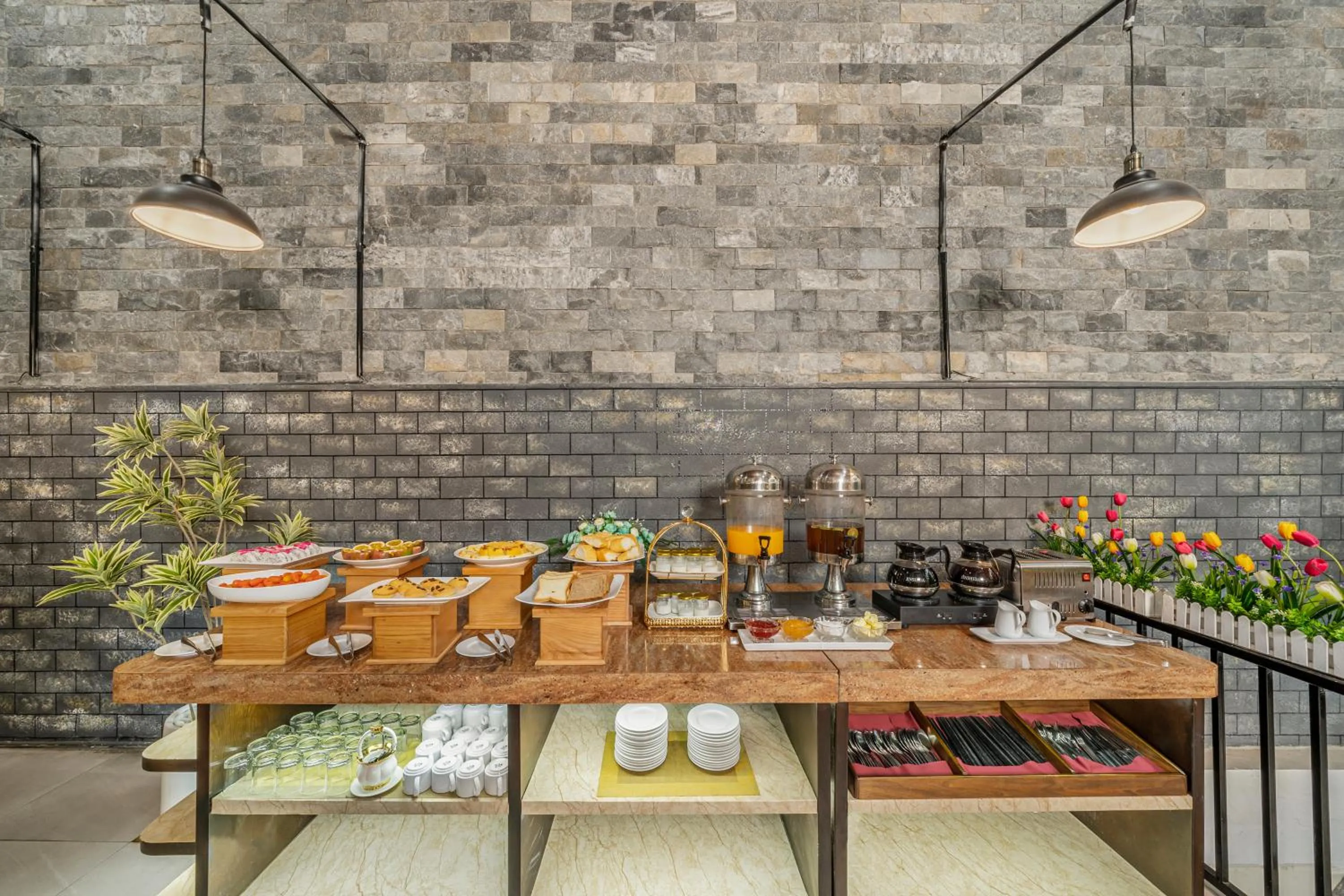 Food and drinks in Palazzo Luxury Hotel & Bistro - Central My Khe Beach Walking Street