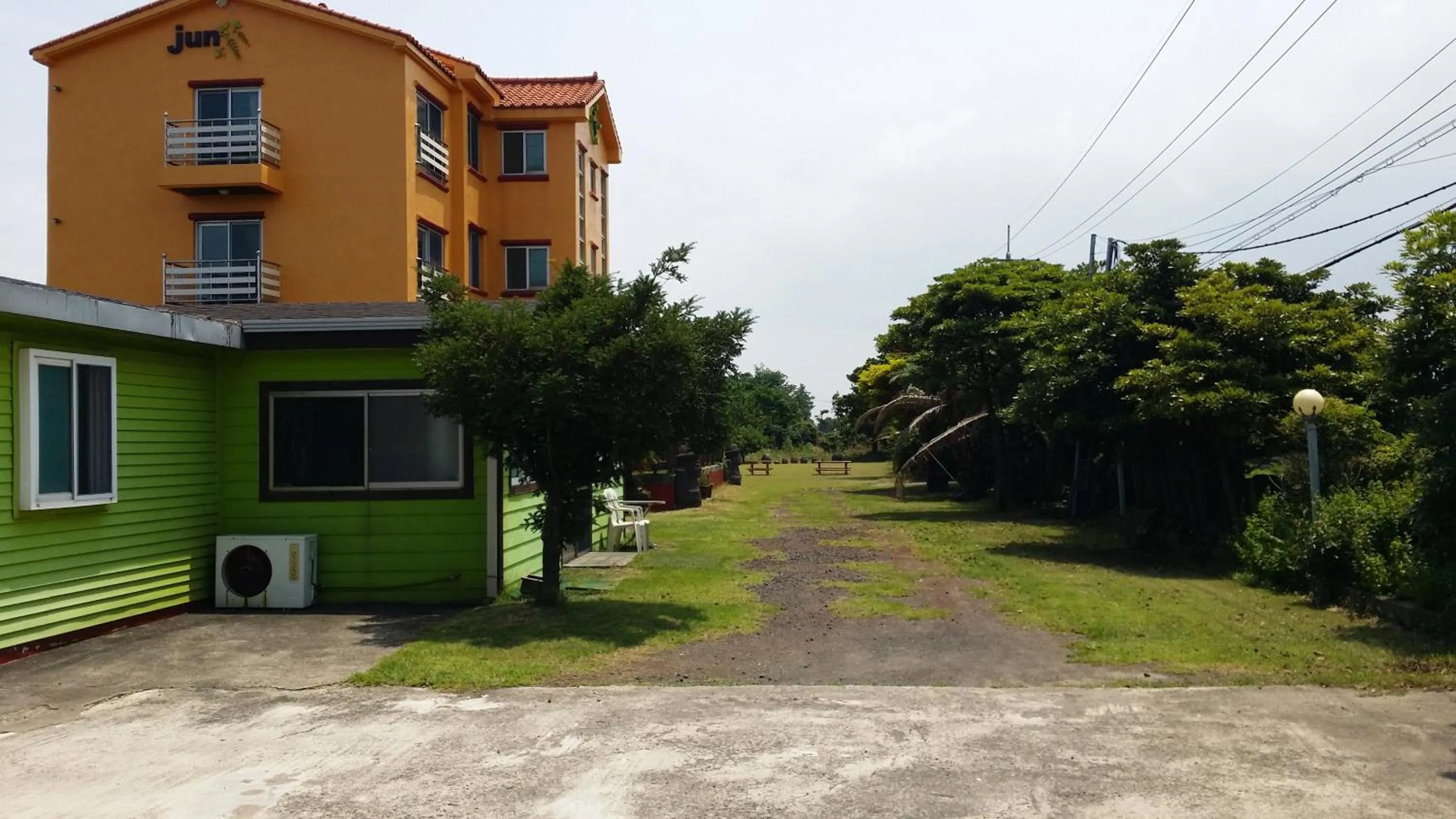 Neighbourhood in Jun House