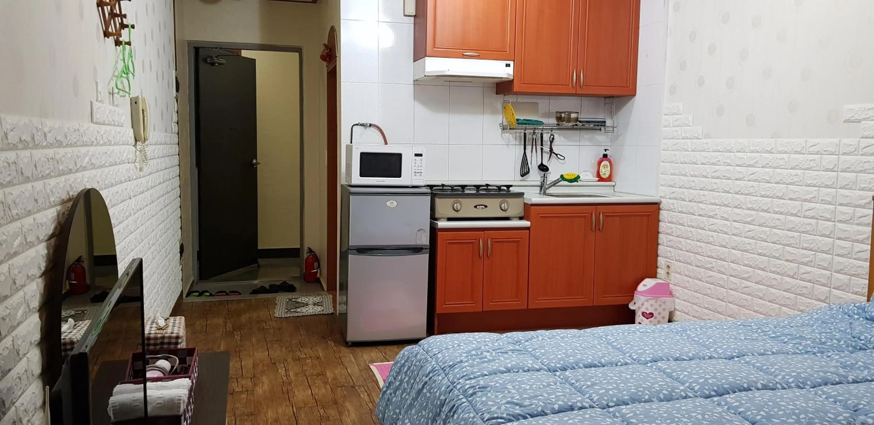Kitchen or kitchenette, Bed in Jun House