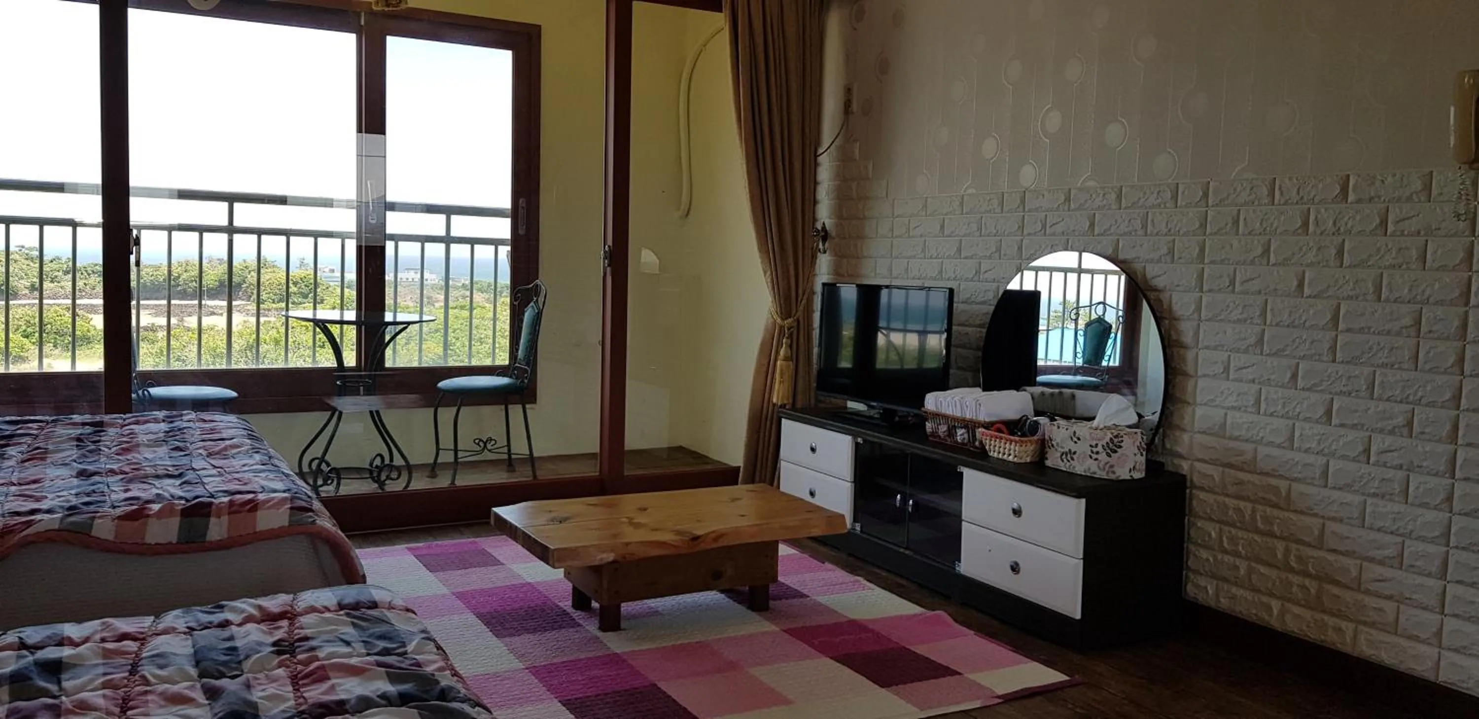 Photo of the whole room, Bed in Jun House