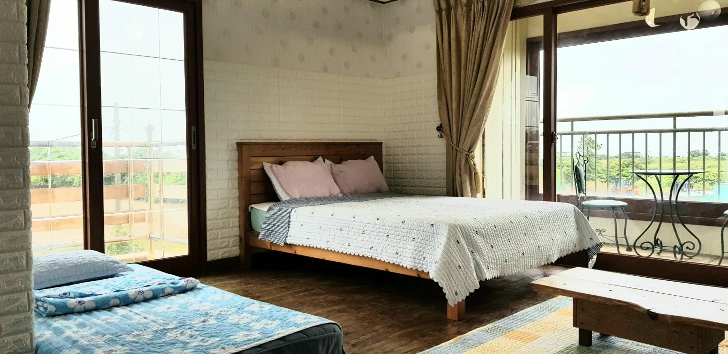 Standard Twin Room in Jun House