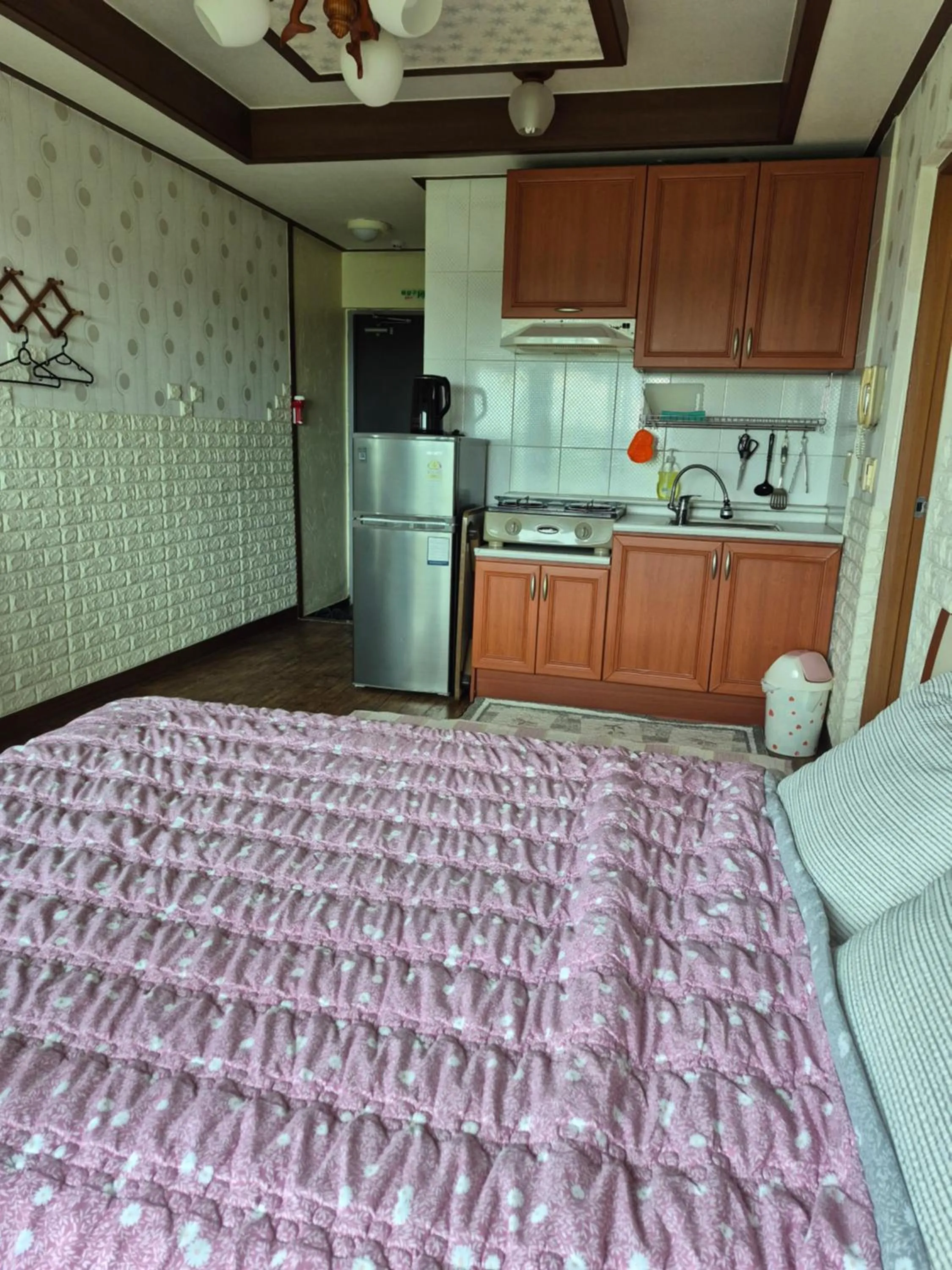 Photo of the whole room in Jun House