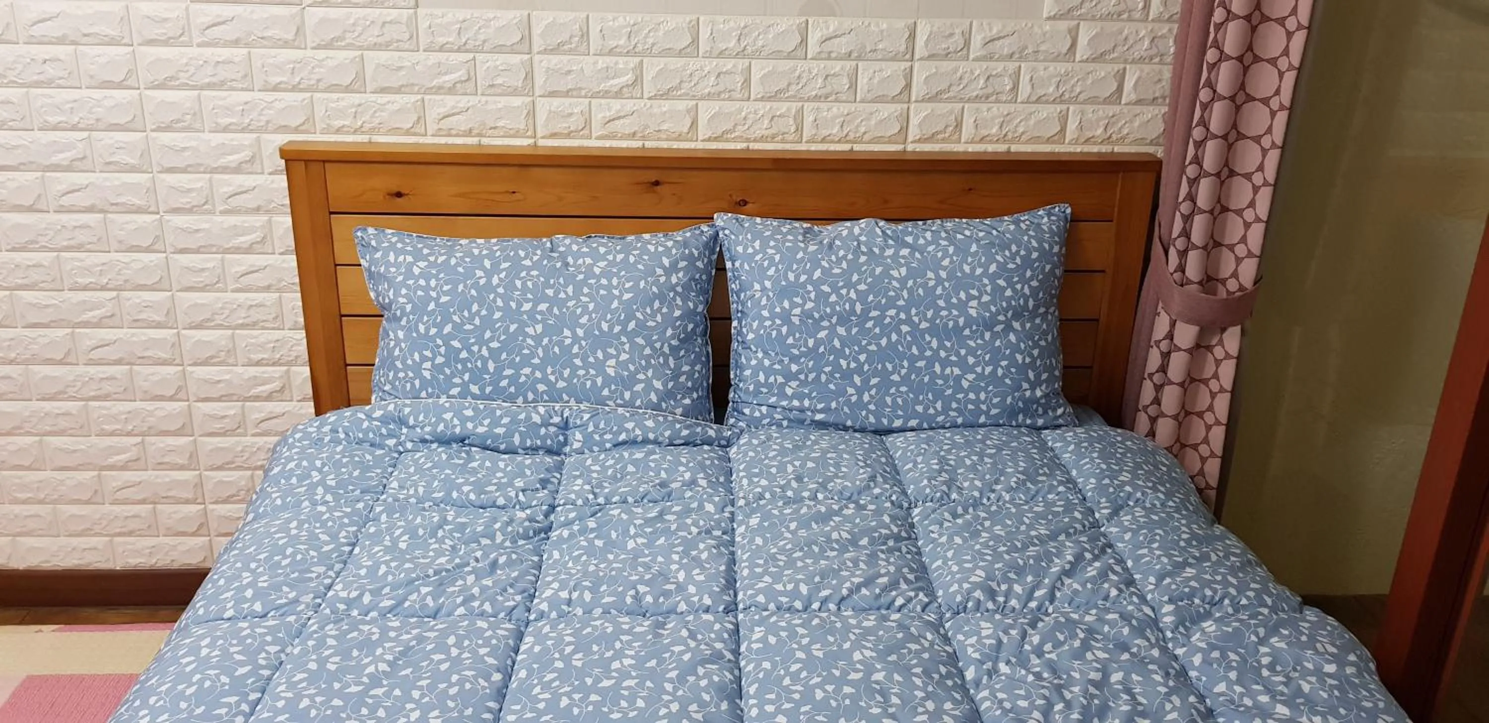 Photo of the whole room, Bed in Jun House