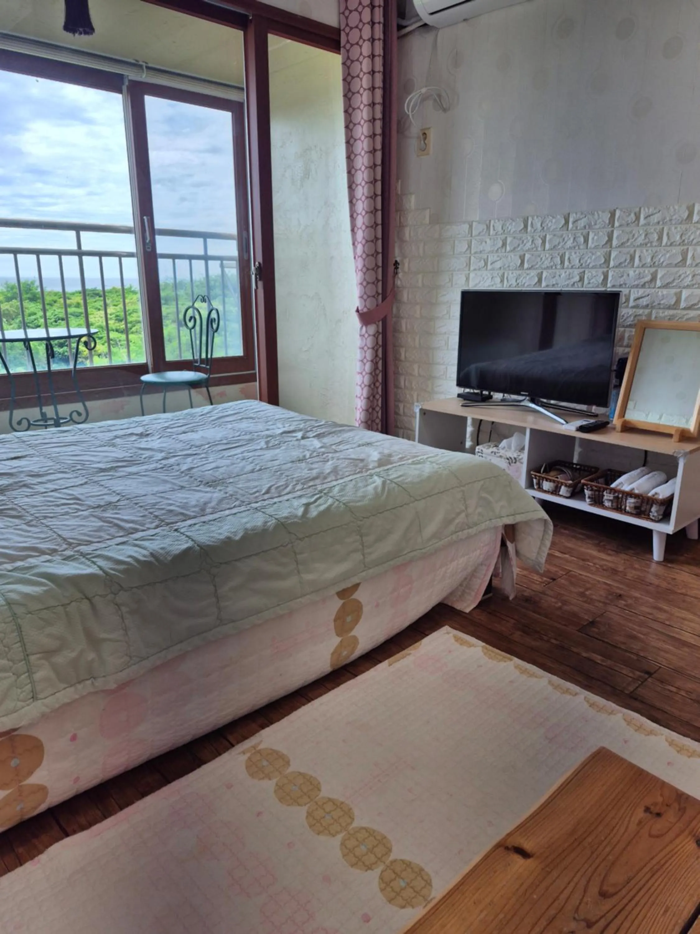 Property building, Bed in Jun House