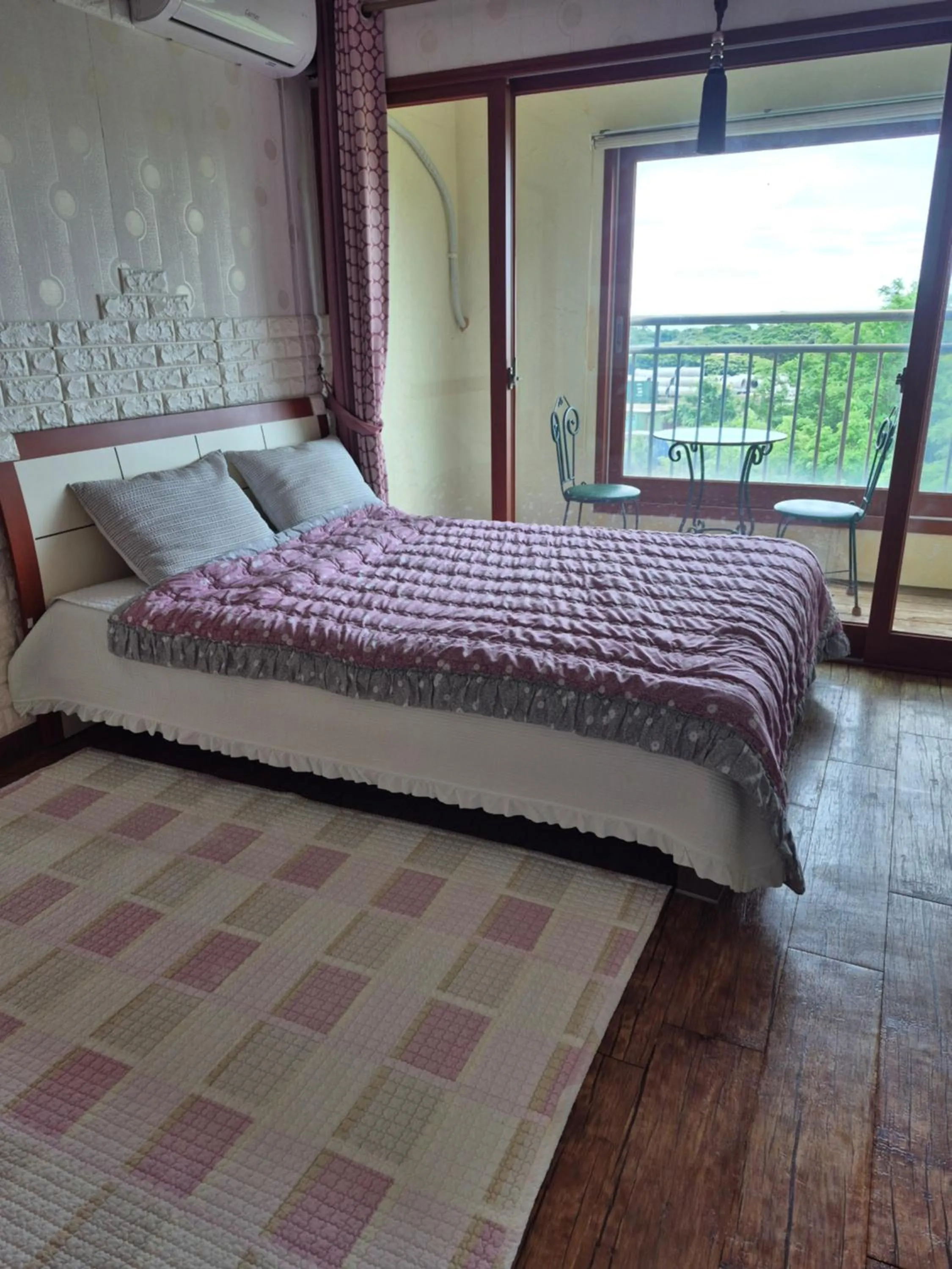 Photo of the whole room, Bed in Jun House