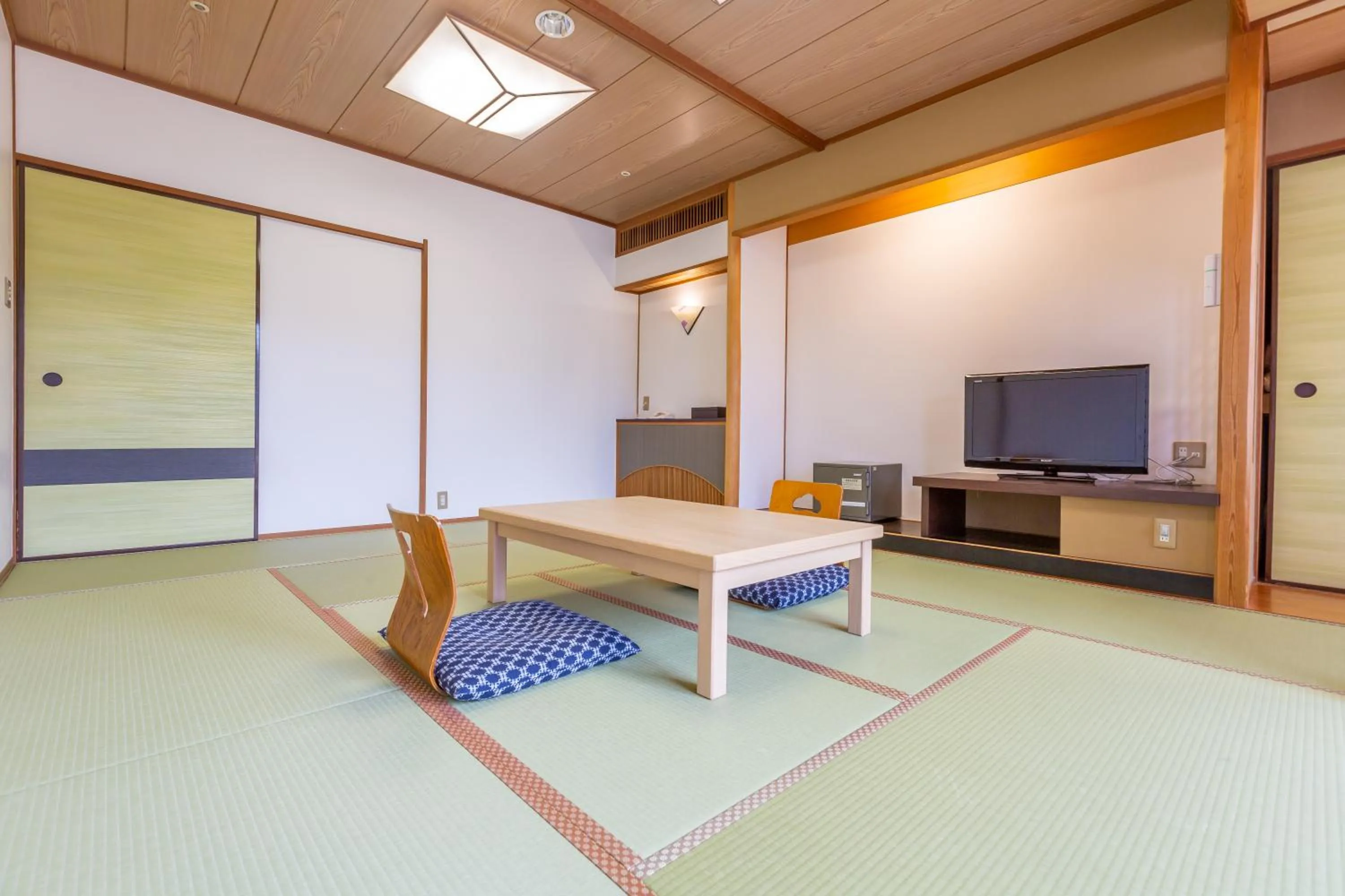 Photo of the whole room in Ooedo Onsen Monogatari Premium Kinosaki