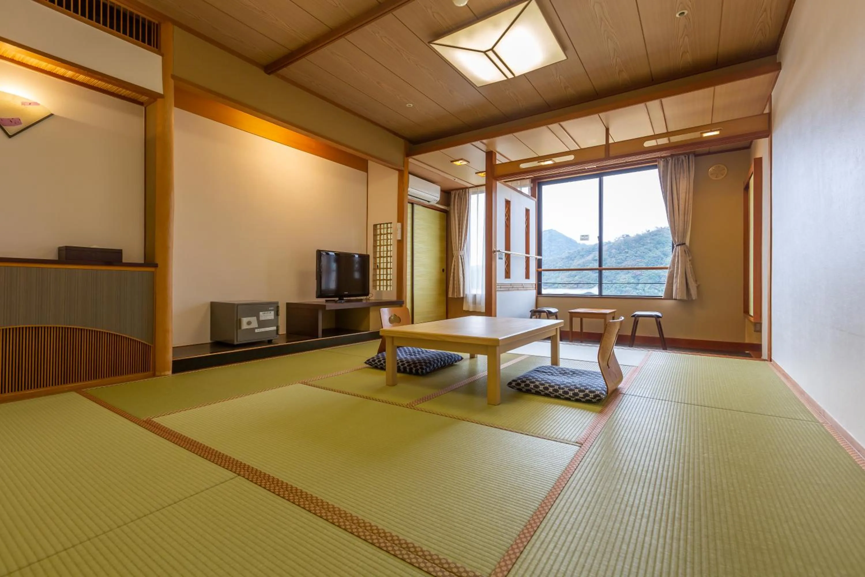 Photo of the whole room, Bed in Ooedo Onsen Monogatari Premium Kinosaki