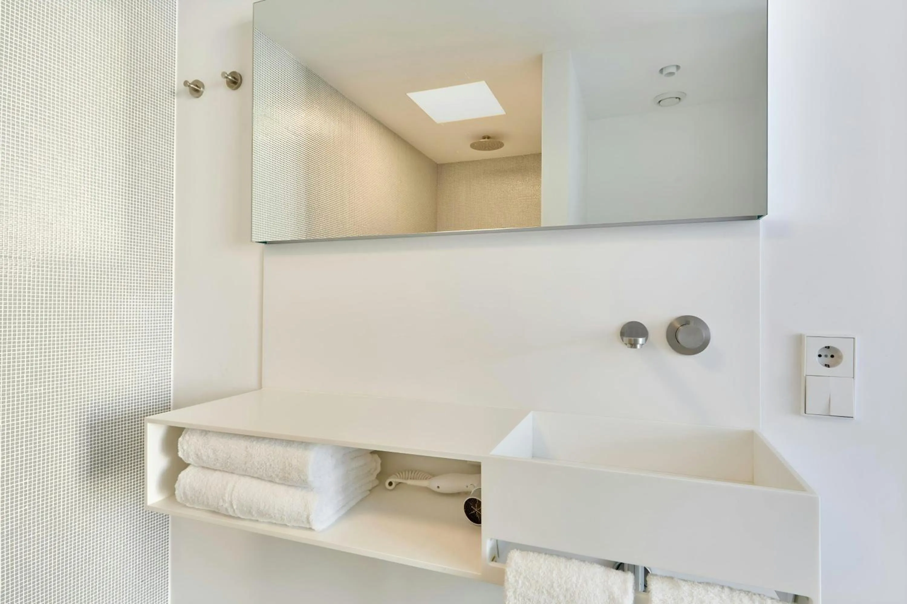 Bathroom in La Casa Del Sol Hotel Gracia District, Sonder by Marriott Bonvoy