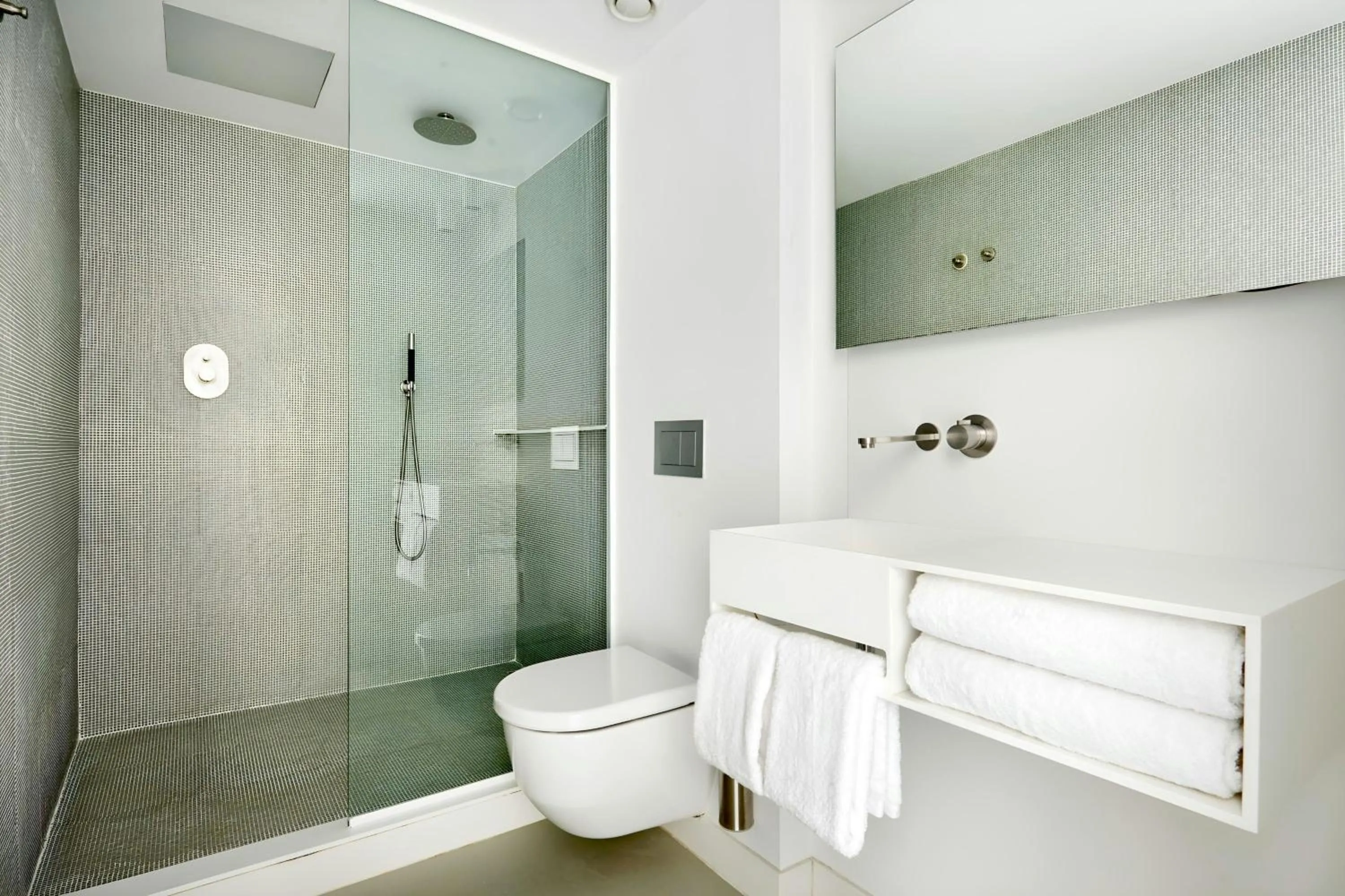 Bathroom in La Casa Del Sol Hotel Gracia District, Sonder by Marriott Bonvoy