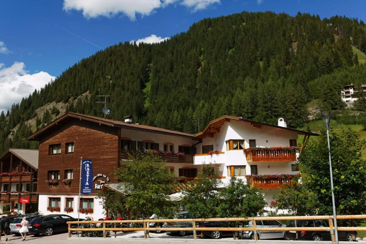 Facade/entrance in Garni Raetia