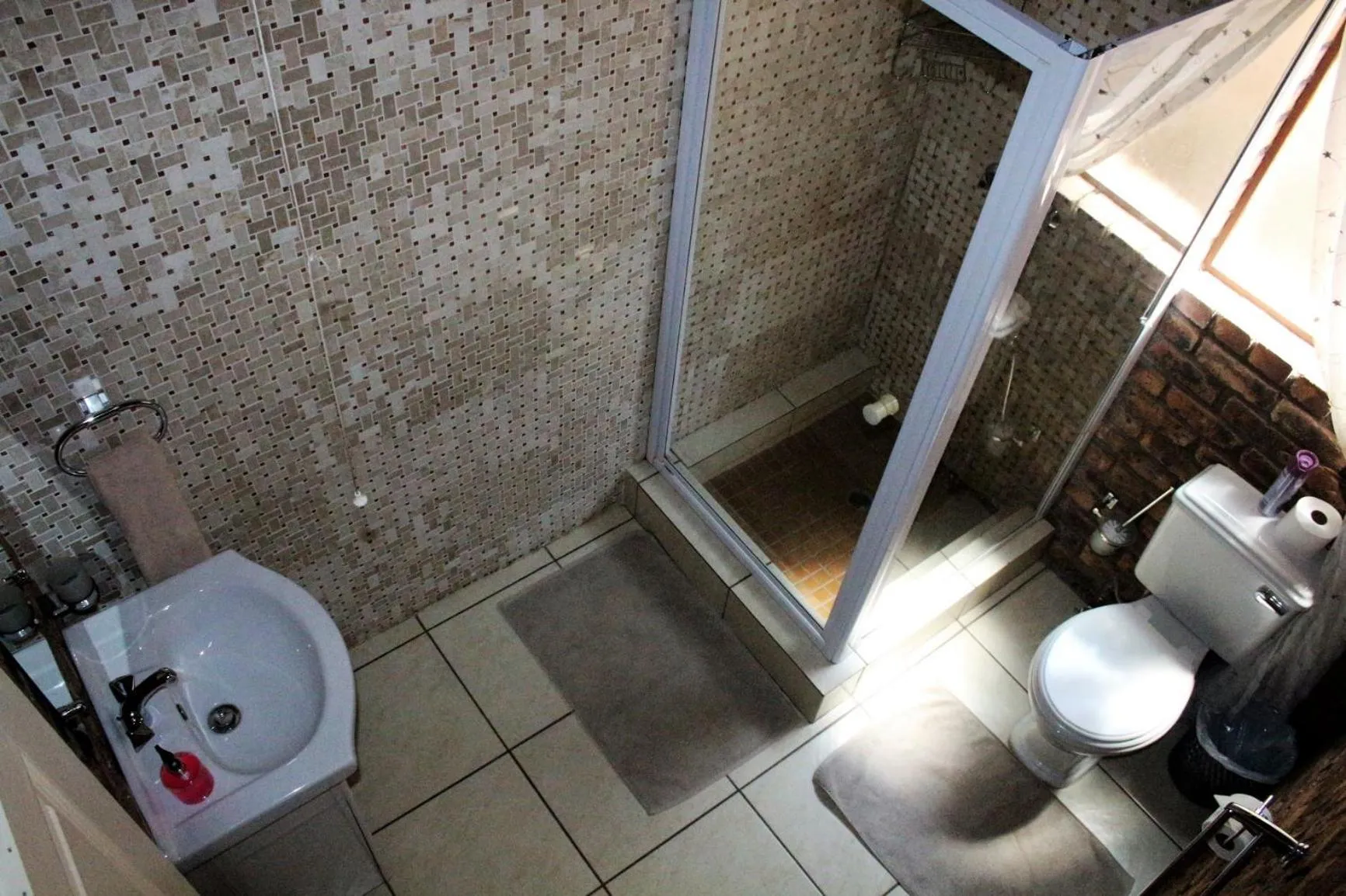 Toilet in Belle Vue Guesthouse