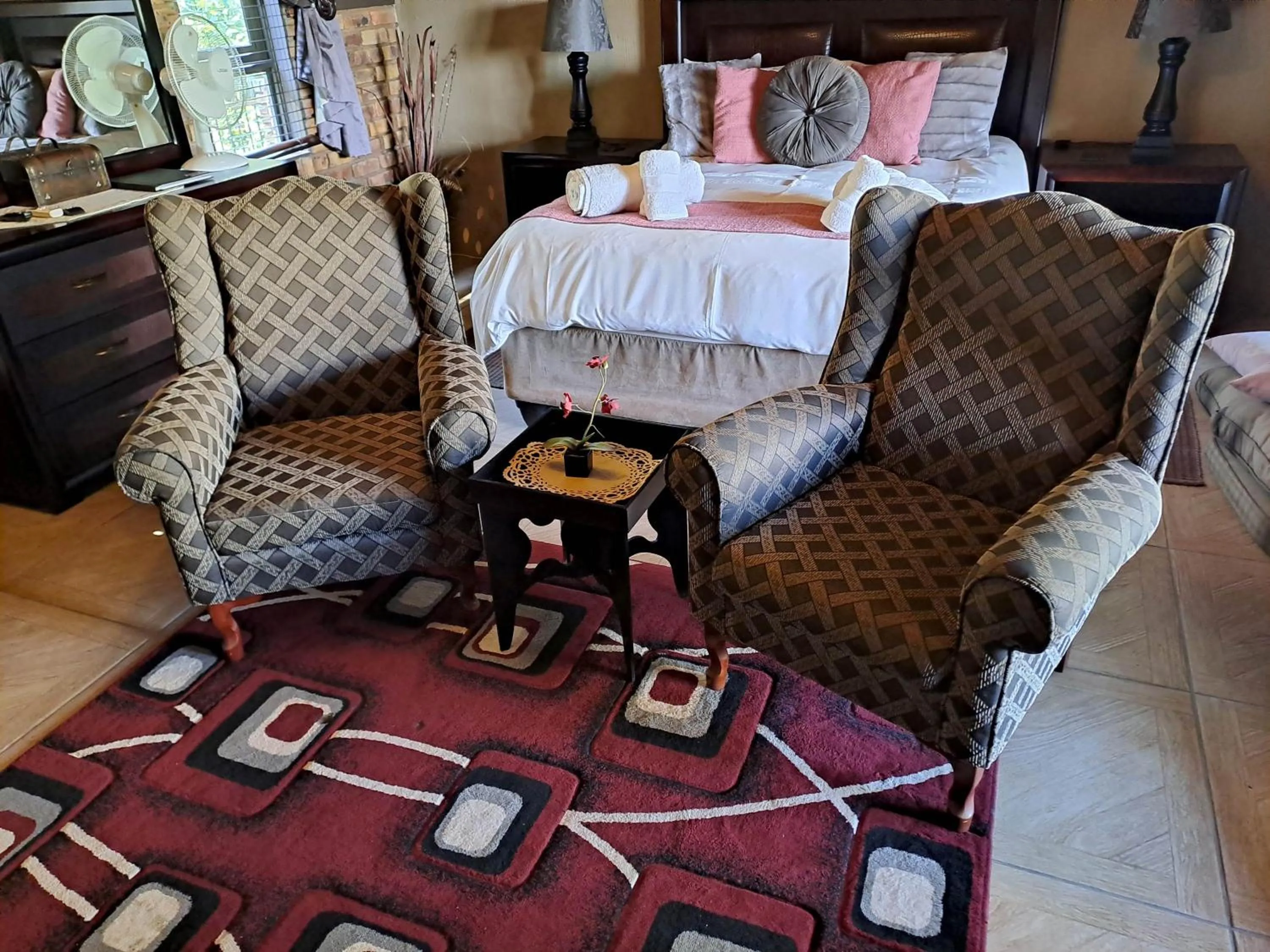 Seating area, Bed in Belle Vue Guesthouse