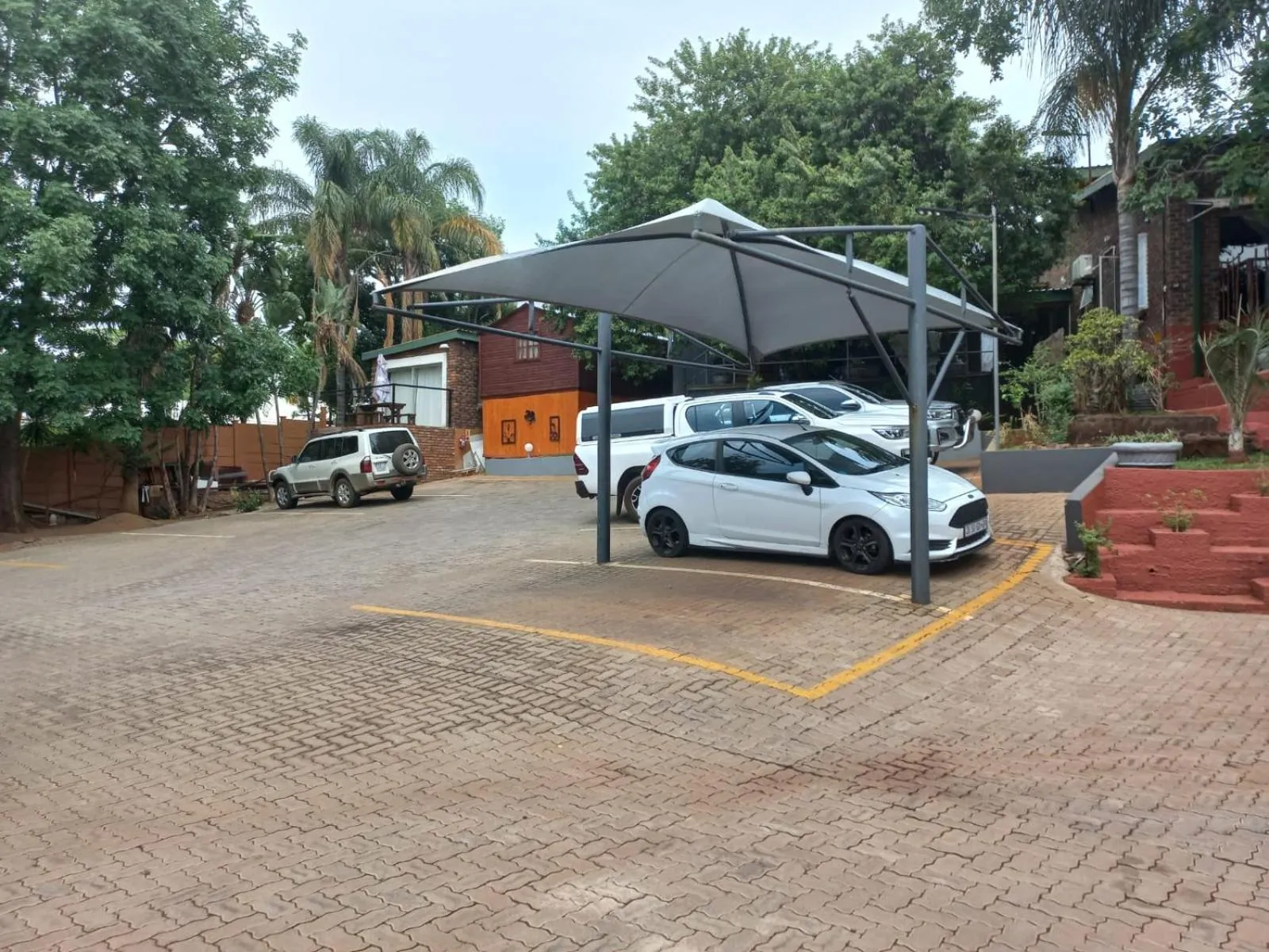 Parking in Maroela Guest Lodge