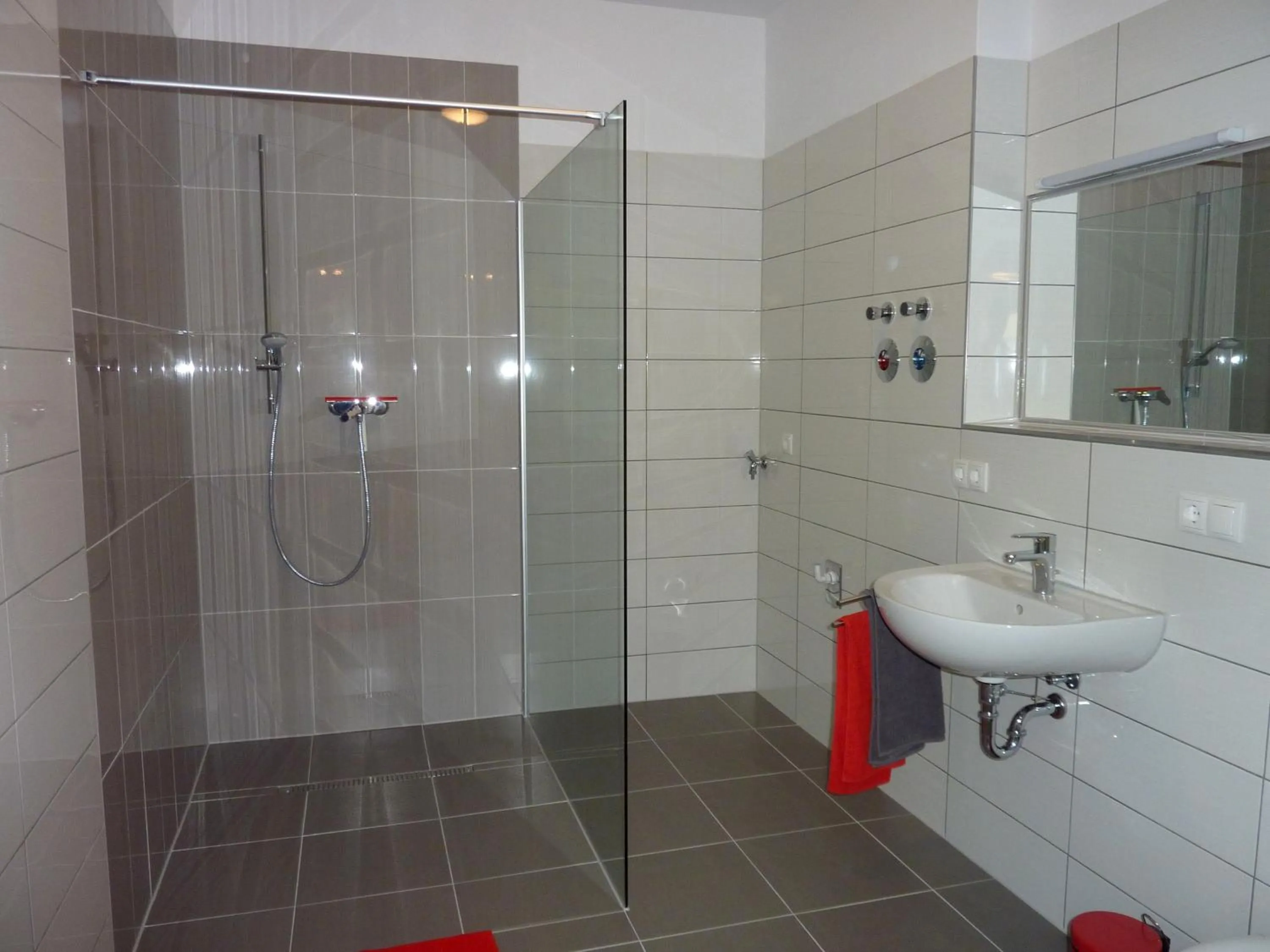 Shower in City Apartment Jena