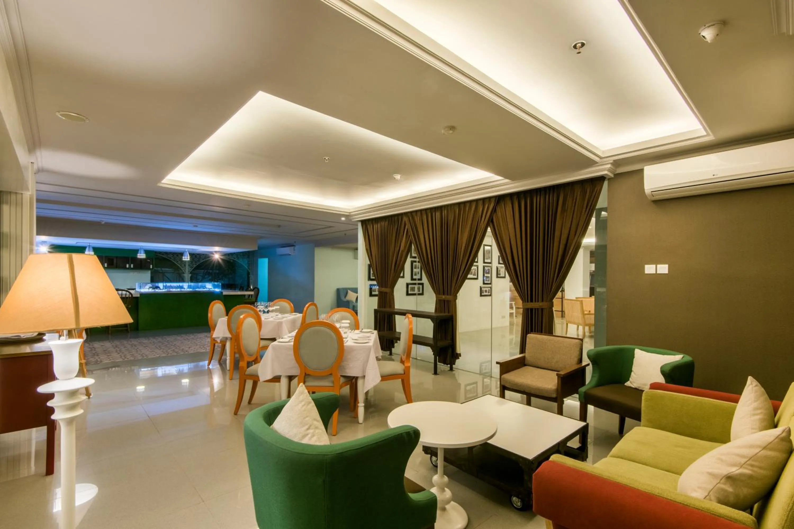 Restaurant/places to eat in Yan's House Hotel