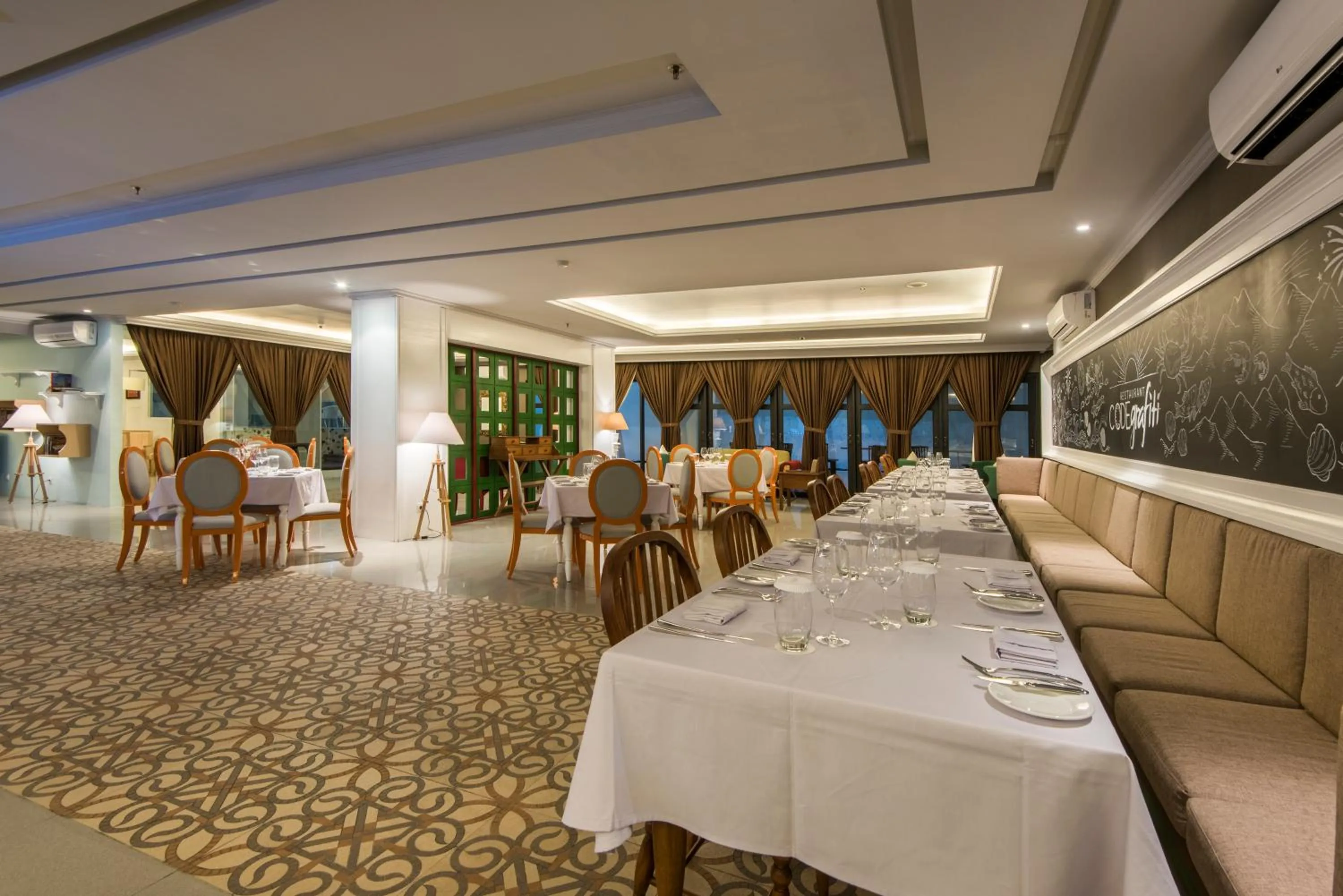 Restaurant/places to eat in Yan's House Hotel