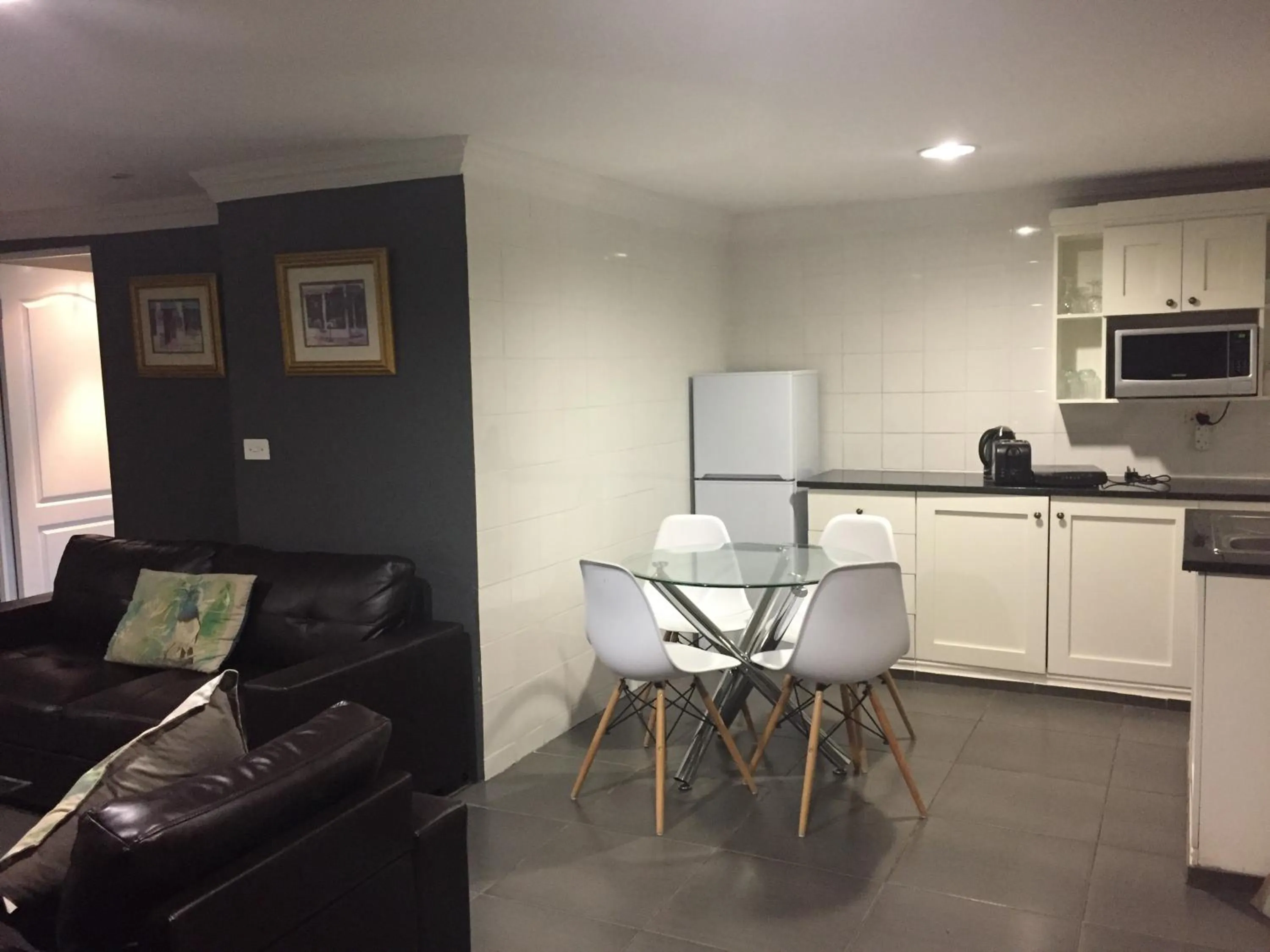 Coffee/tea facilities in House on Morninghill