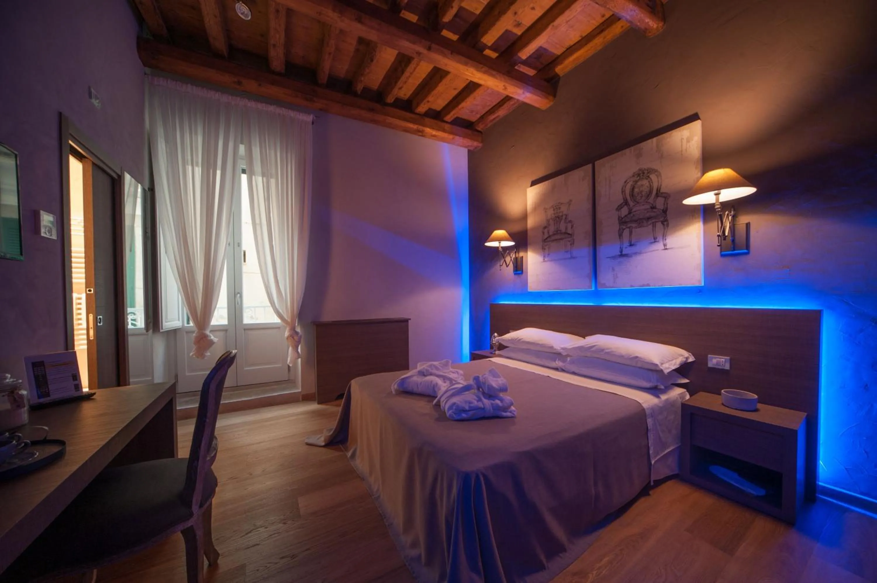 Deluxe Double Room with Balcony - single occupancy in Dimora Corteinfiore
