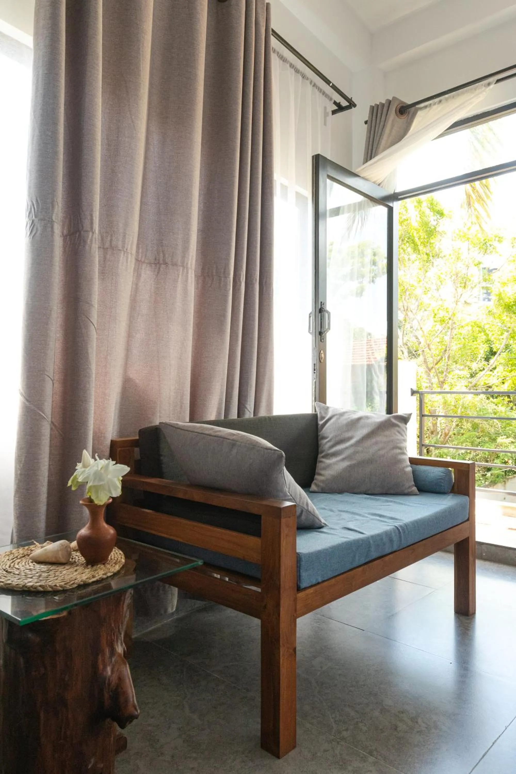 Photo of the whole room in SriMany